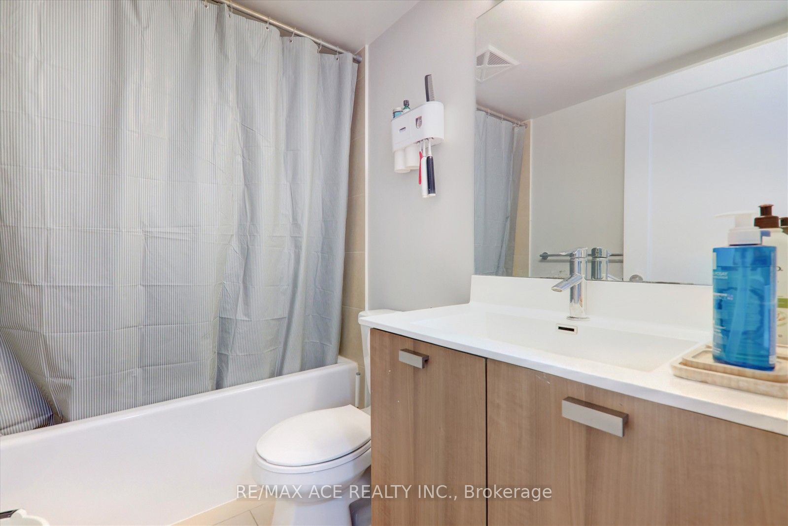 #420 - 275 Village Green Square Property Photo 17