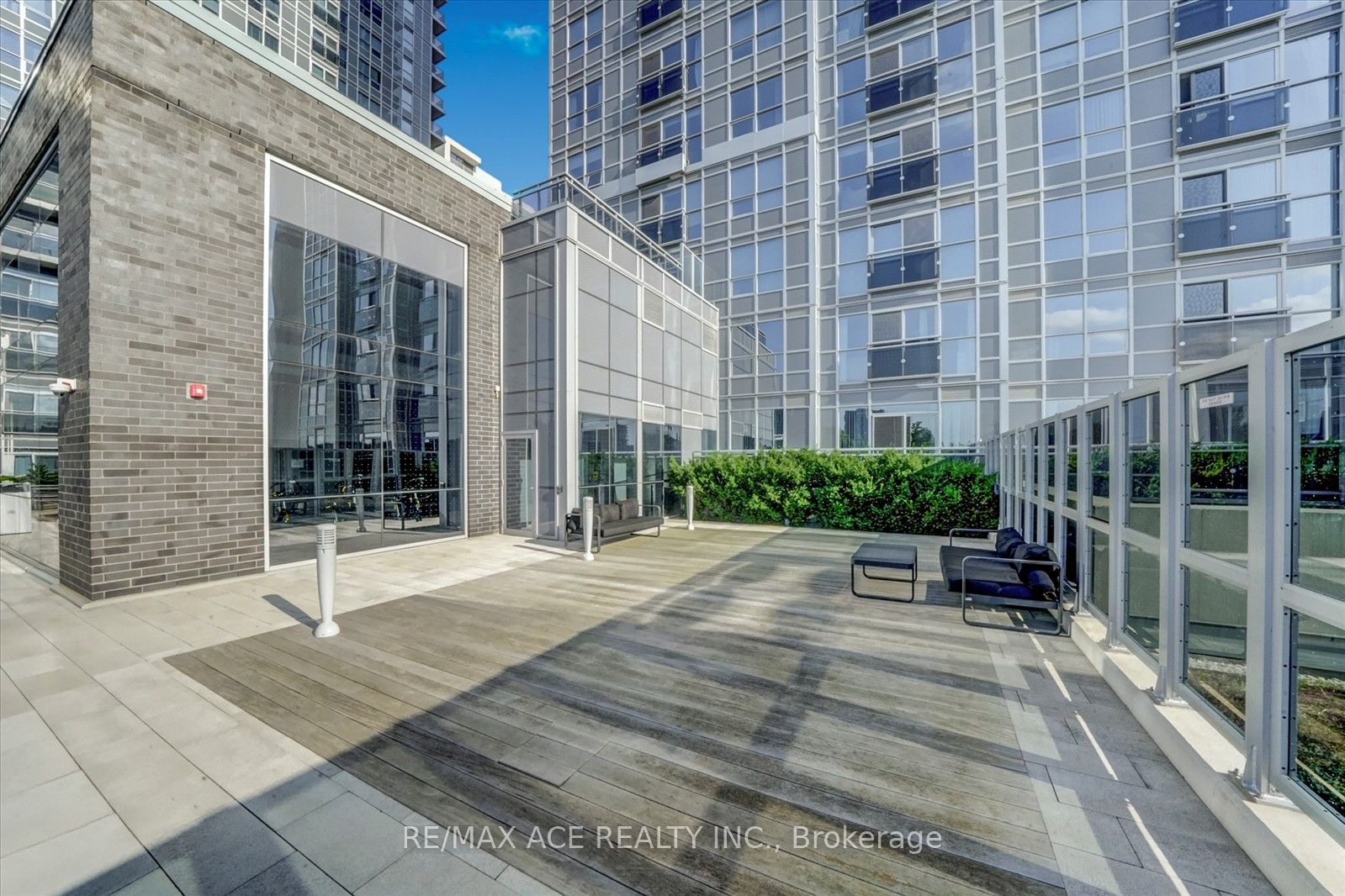 #420 - 275 Village Green Square Property Photo 19