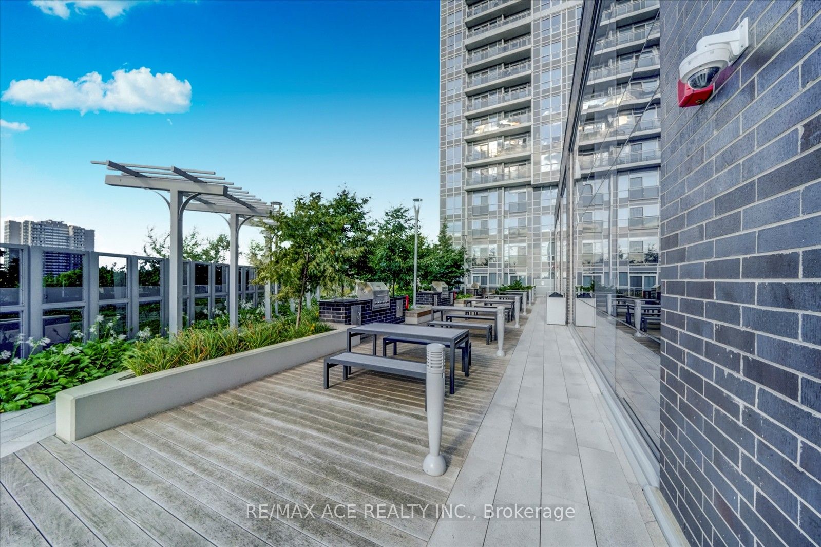 #420 - 275 Village Green Square Property Photo 20