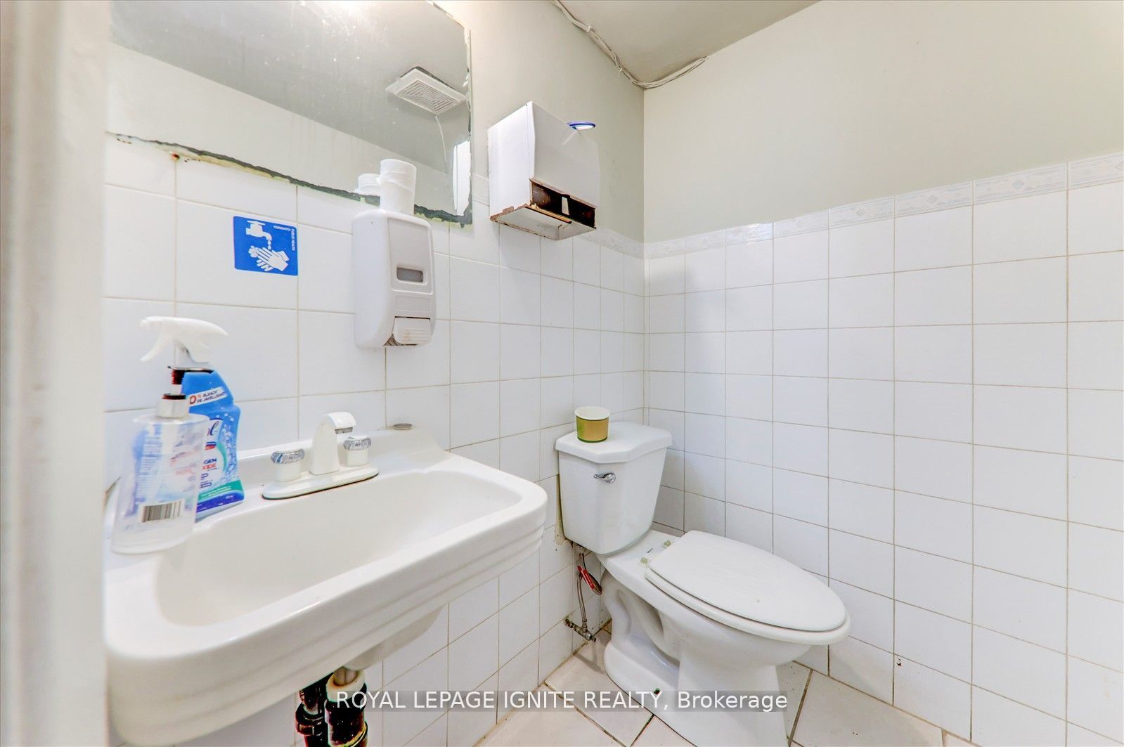 2398 Eglinton Avenue Property Photo 22