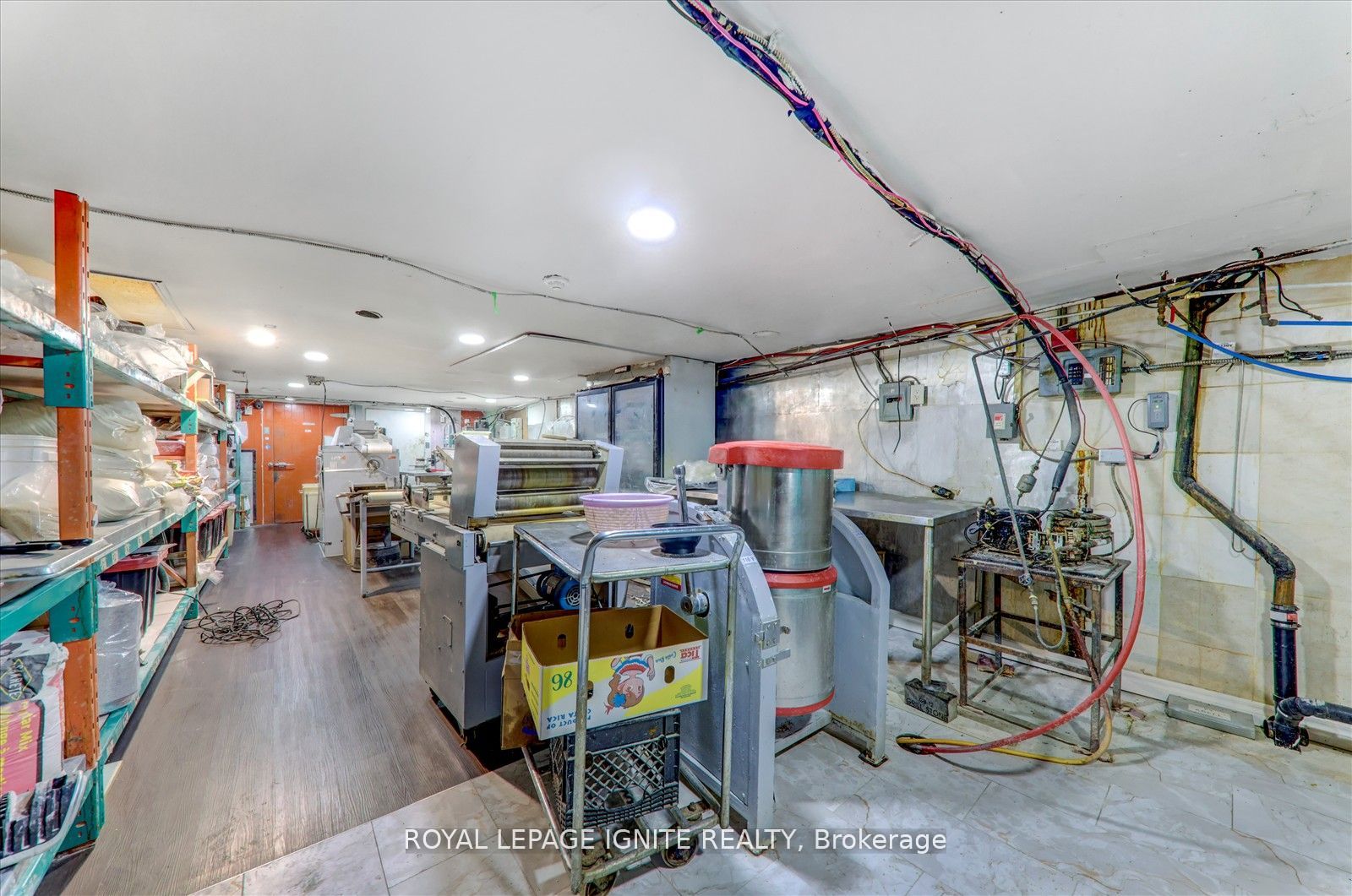2398 Eglinton Avenue Property Photo 23