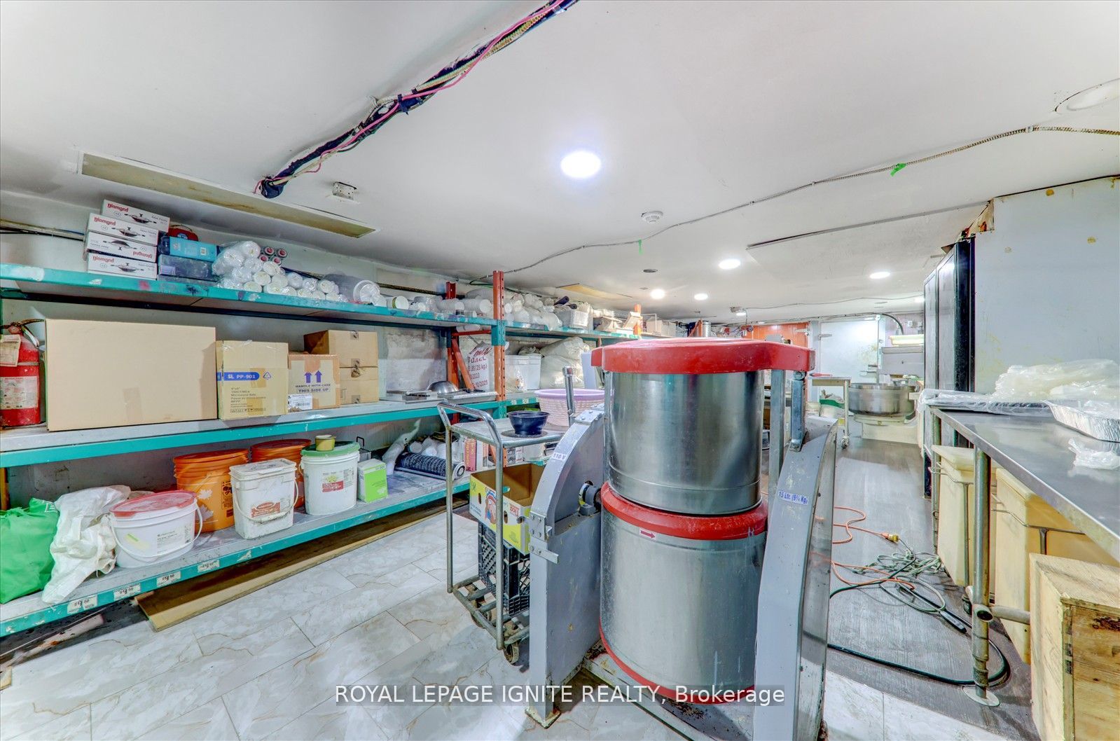 2398 Eglinton Avenue Property Photo 24