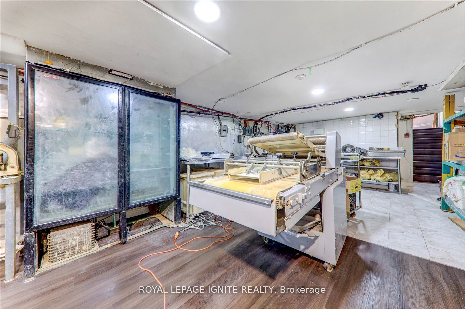 2398 Eglinton Avenue Property Photo 25