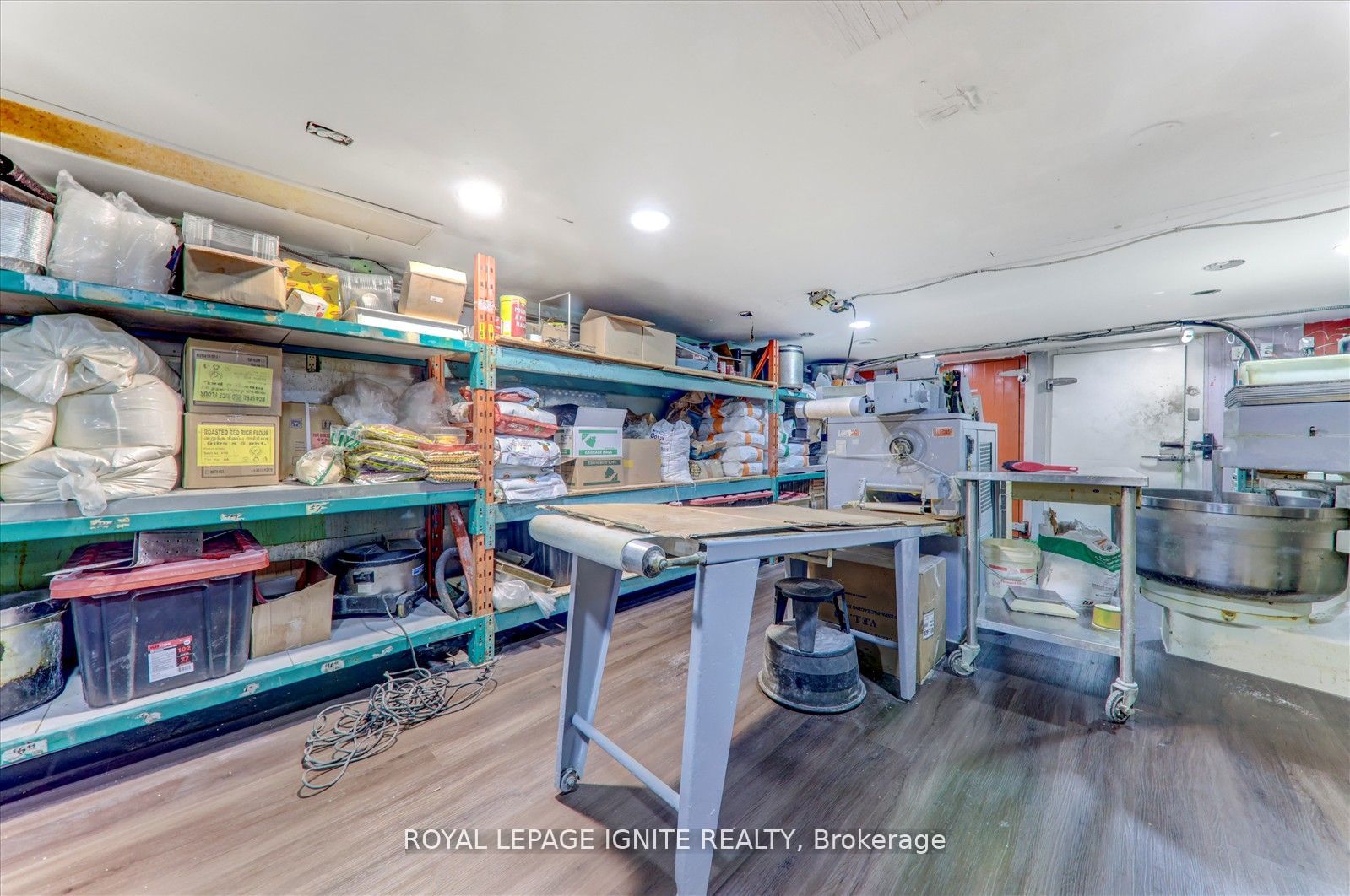 2398 Eglinton Avenue Property Photo 27