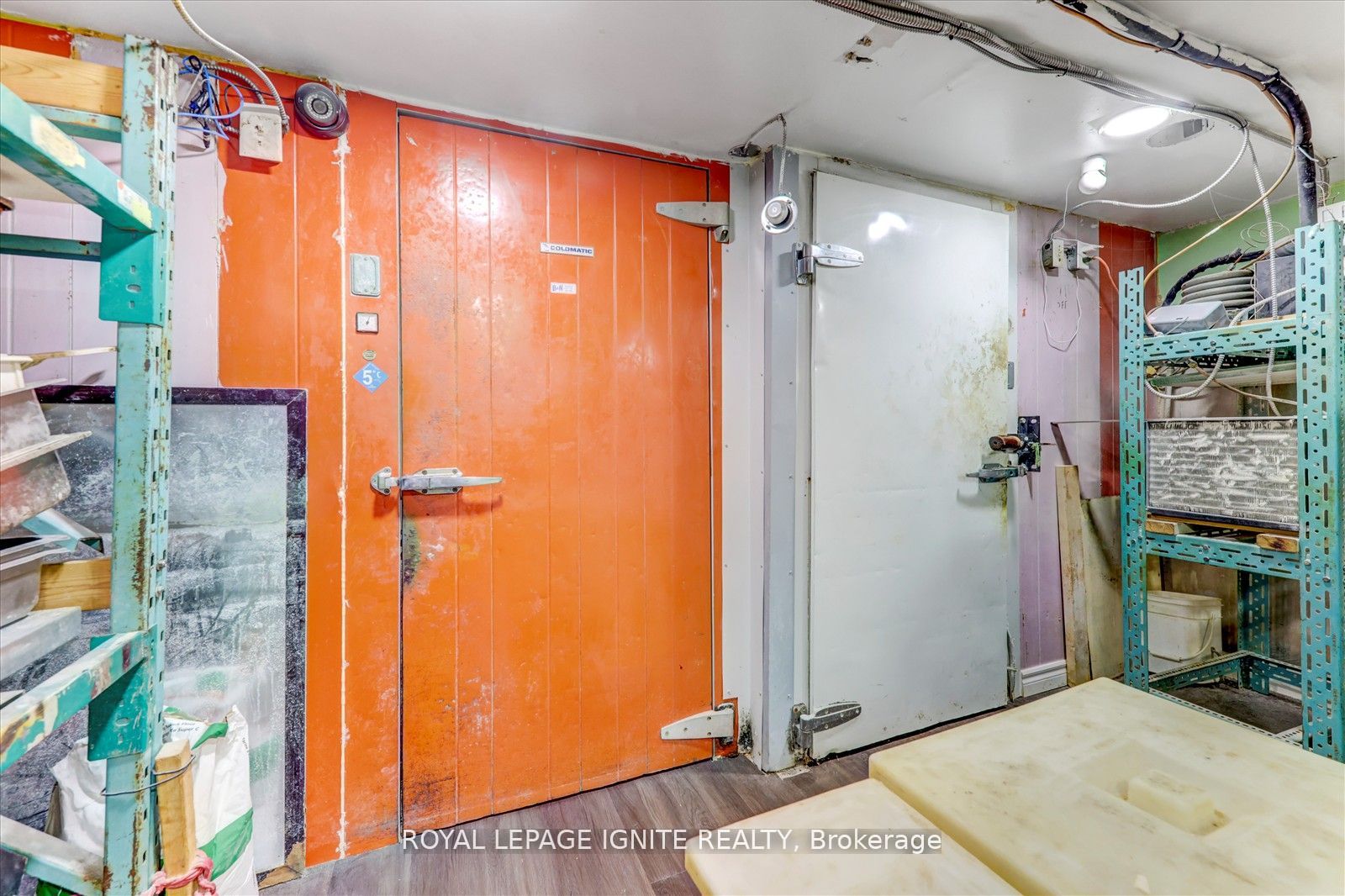 2398 Eglinton Avenue Property Photo 29