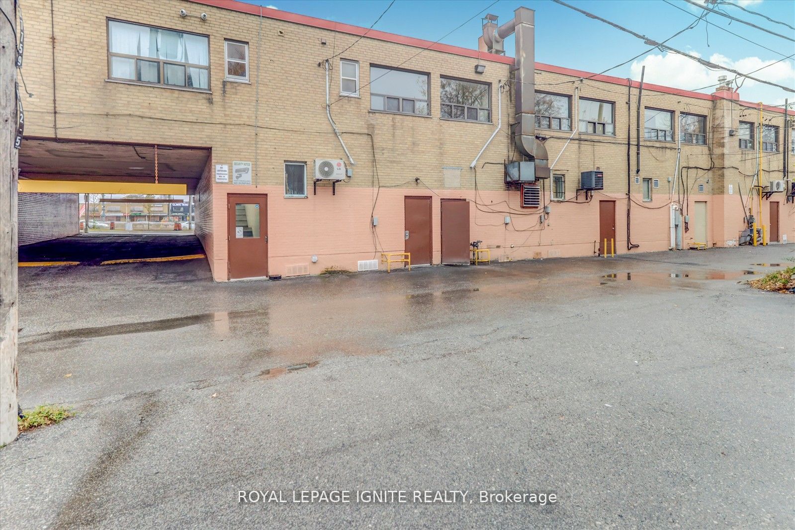 2398 Eglinton Avenue Property Photo 30