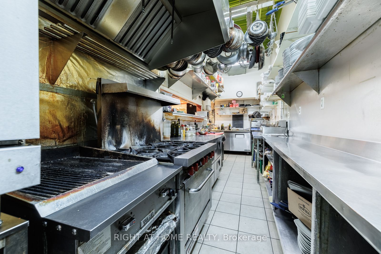 #2 - 10 Meadowglen Drive Property Photo 21