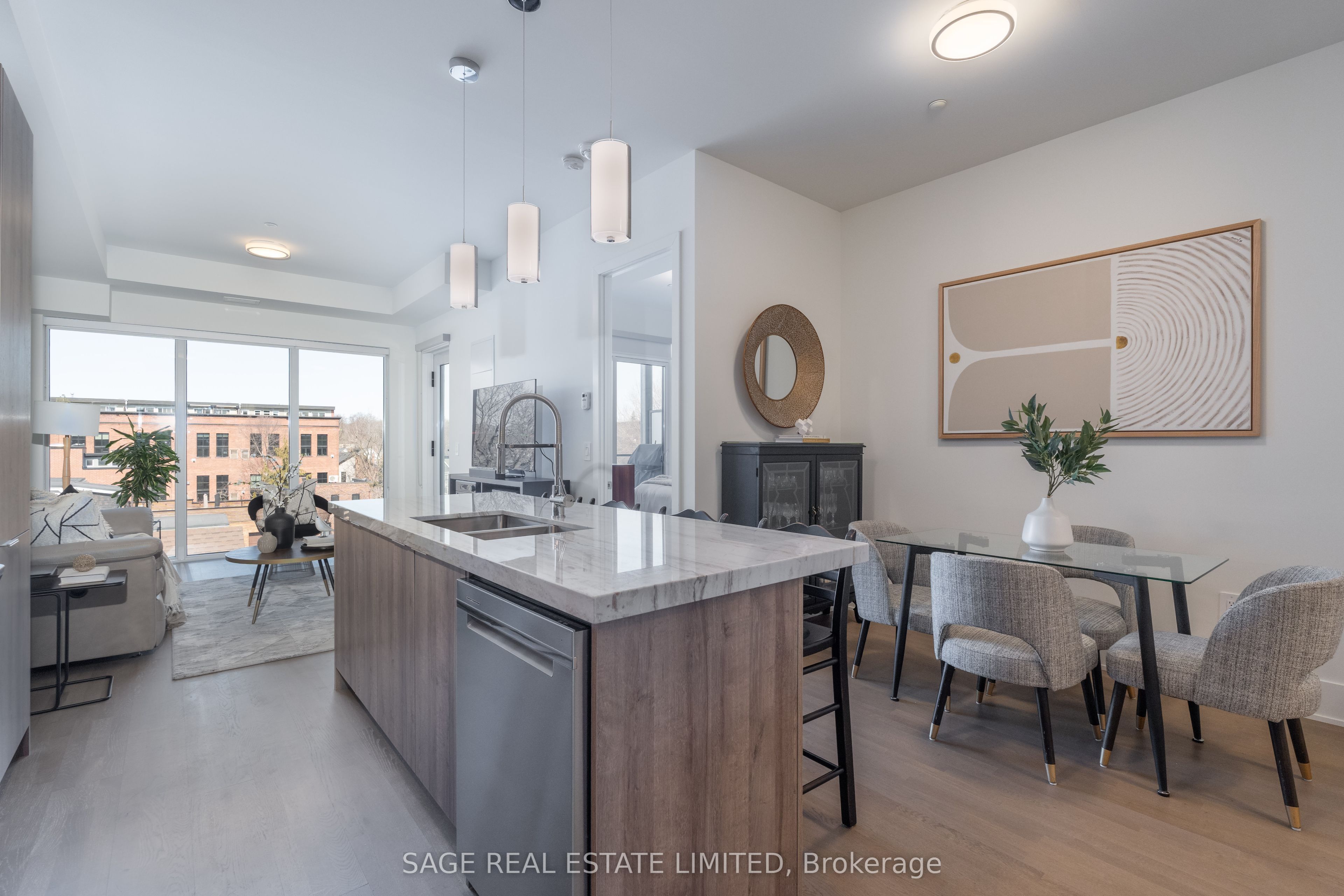 #405 - 495 Logan Avenue Property Photo 1