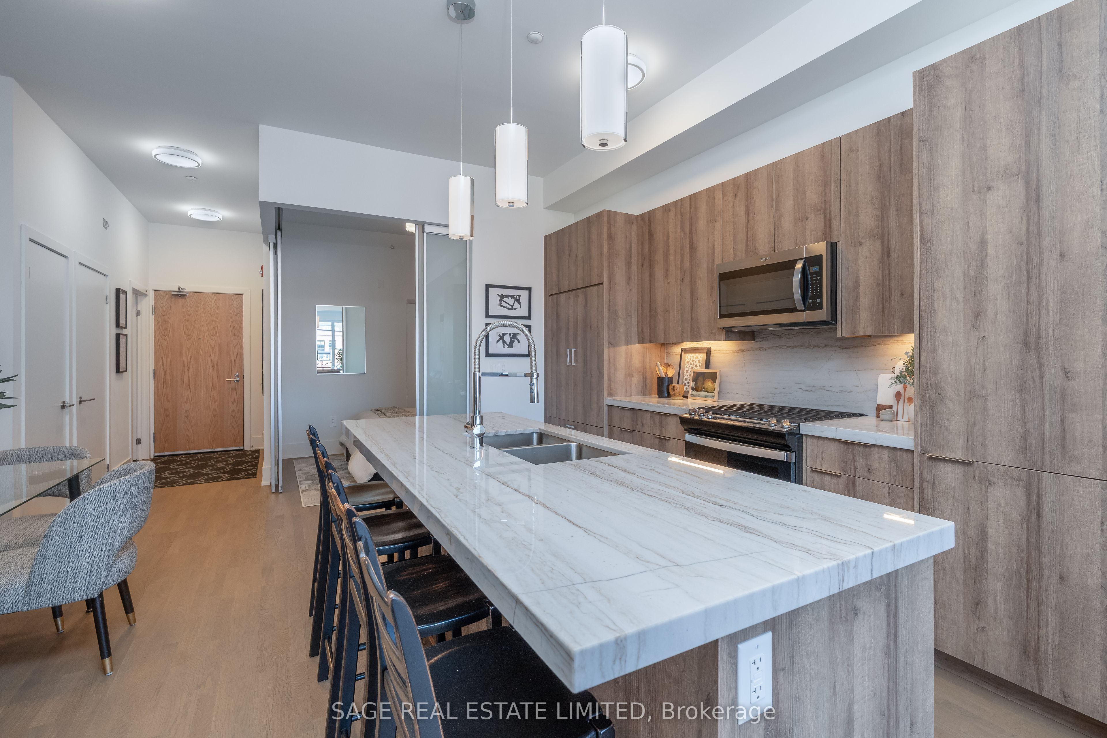 #405 - 495 Logan Avenue Property Photo 5