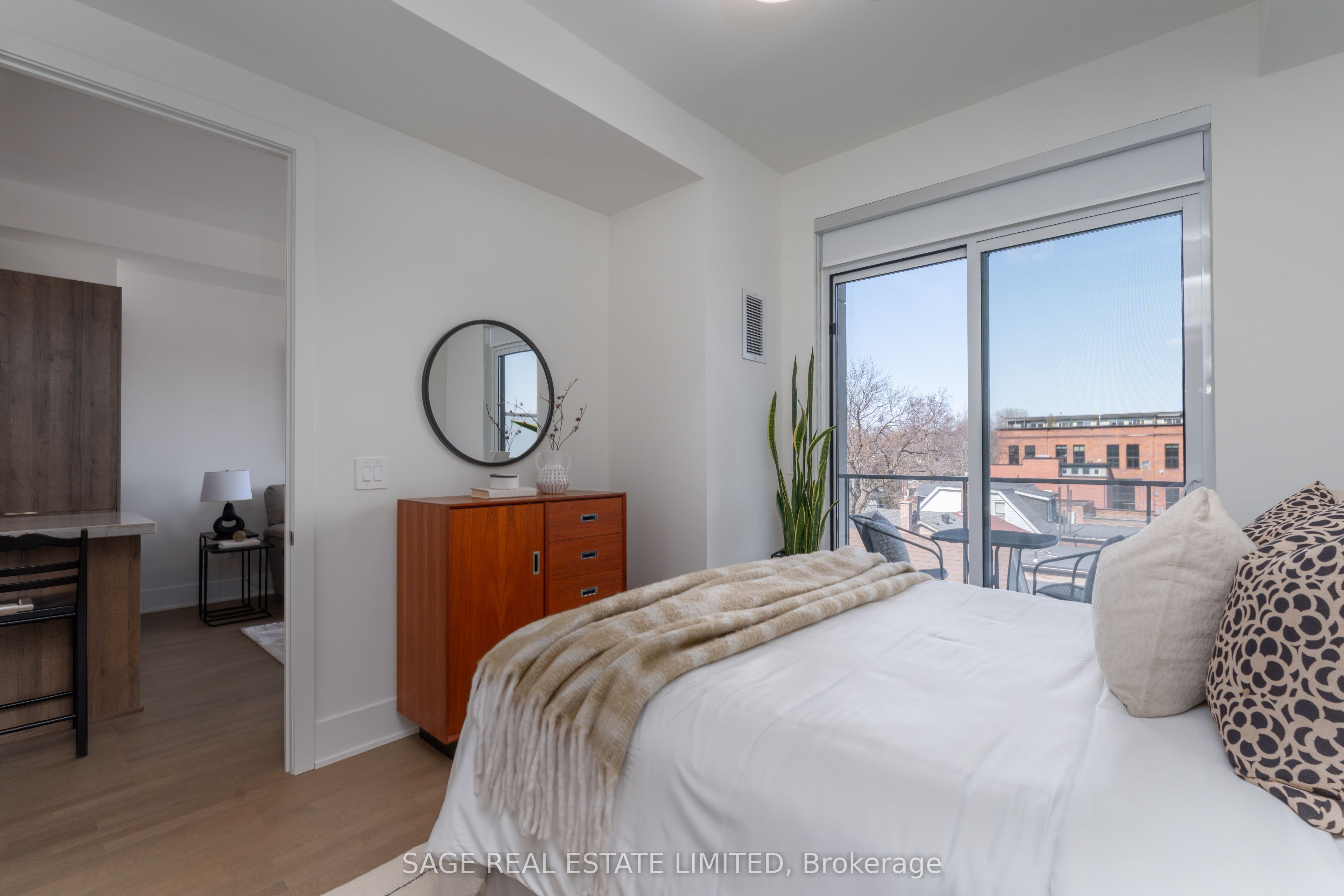 #405 - 495 Logan Avenue Property Photo 13