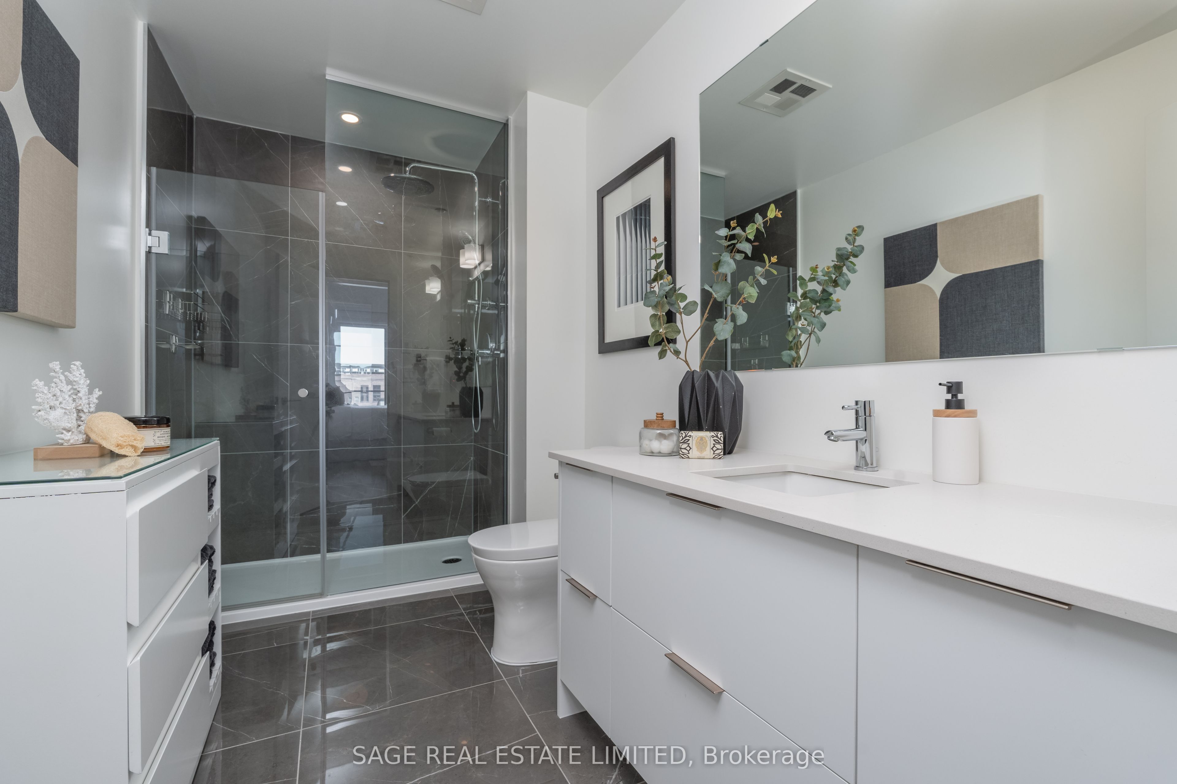 #405 - 495 Logan Avenue Property Photo 17