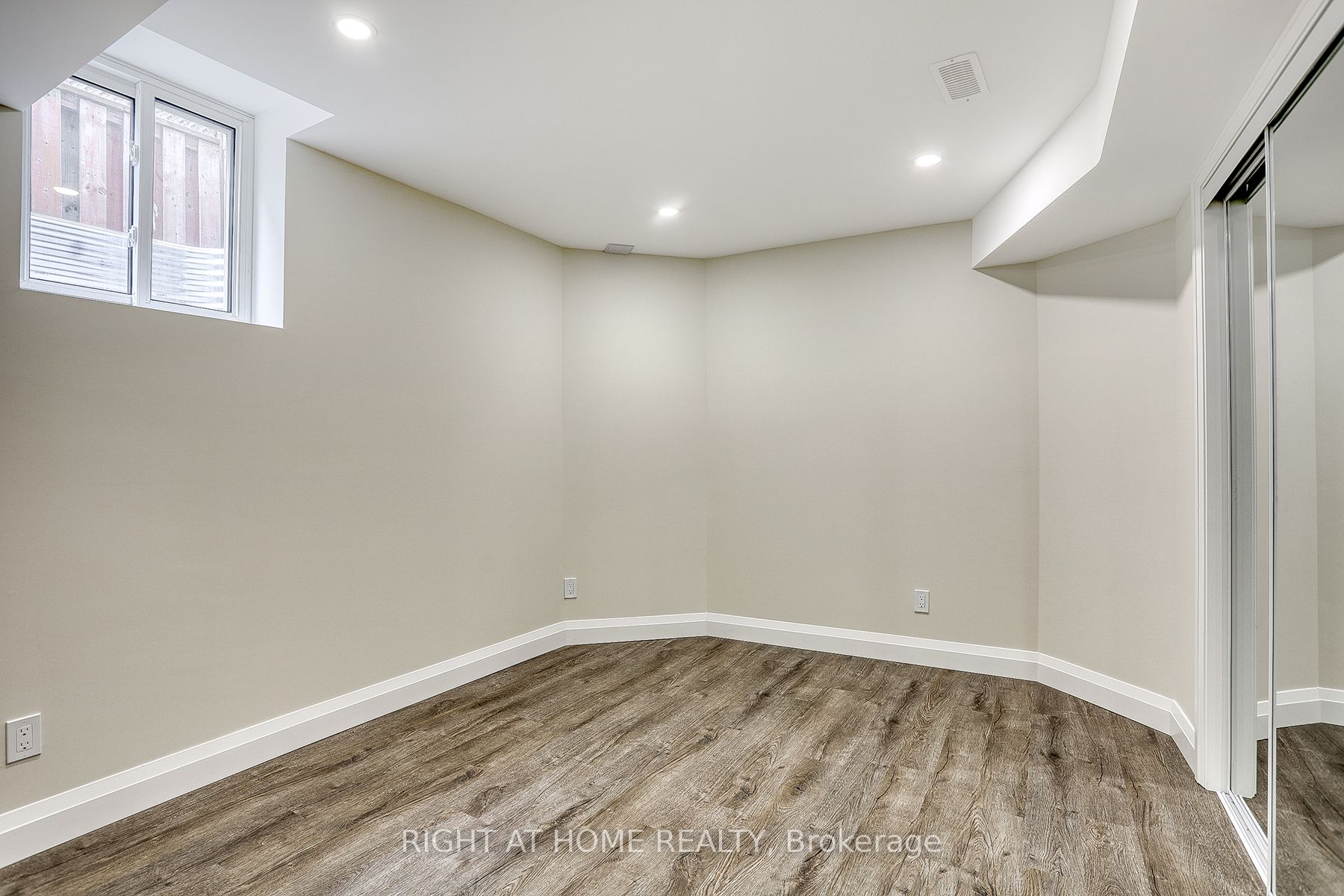 37 Brockman Crescent Basement Property Photo 10