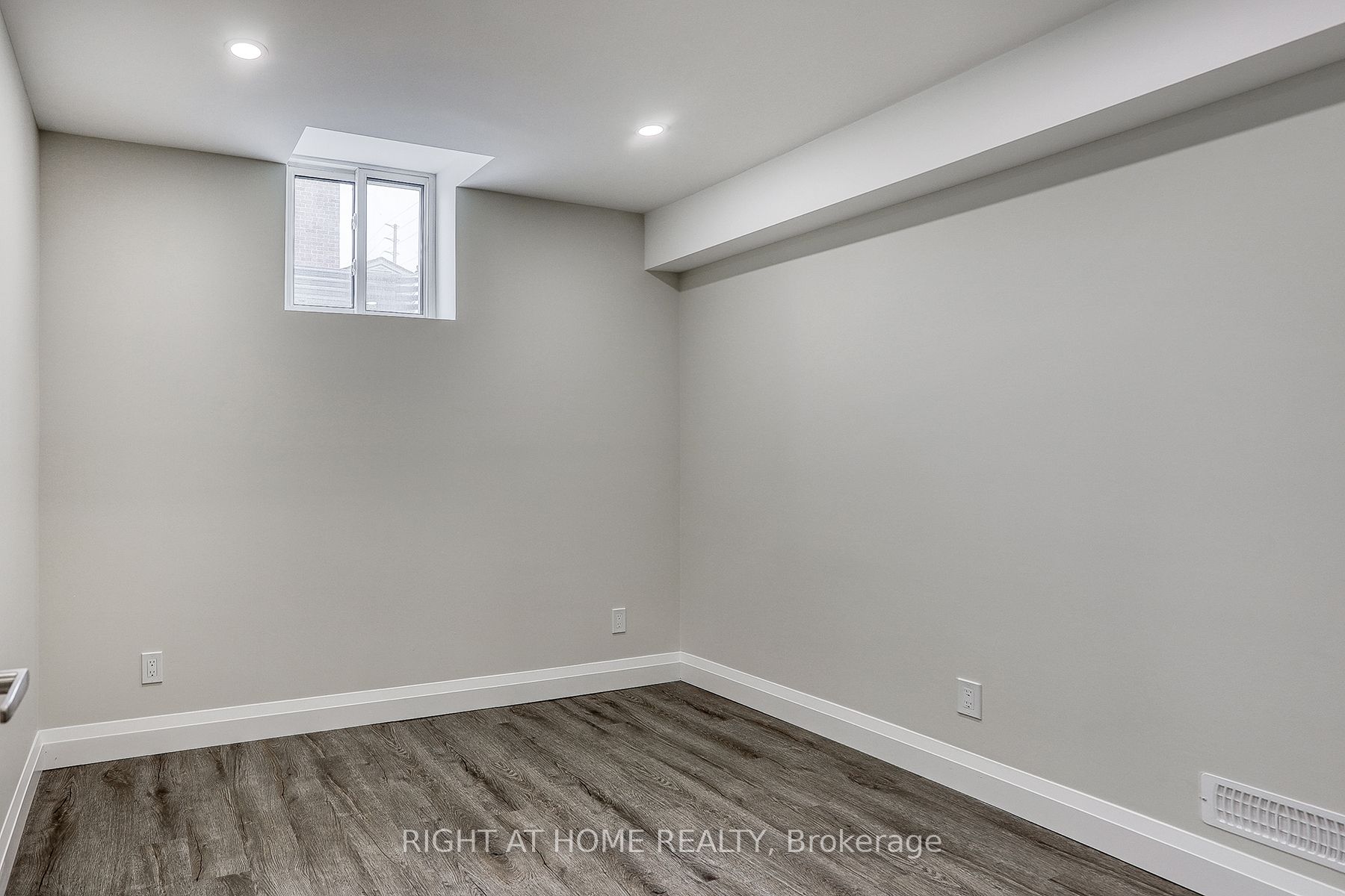 37 Brockman Crescent Basement Property Photo 12