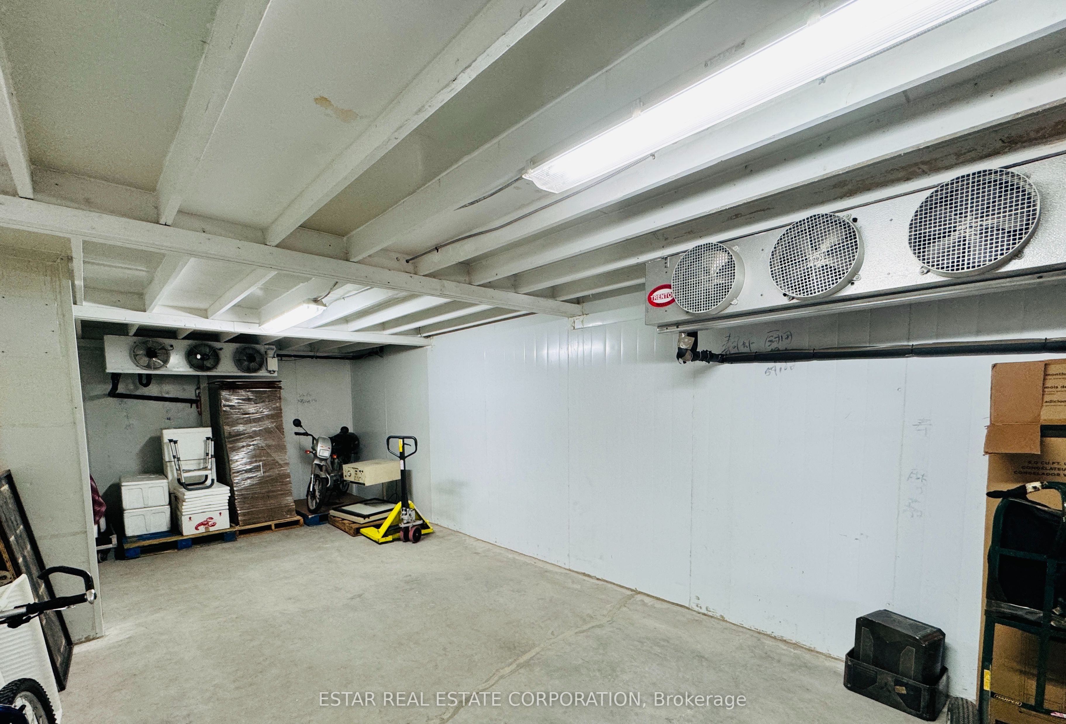#21 - 5310 Finch Avenue Property Photo 3