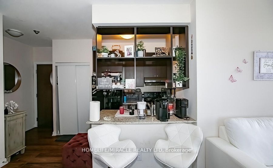 #ph20 - 181 Village Green Square Property Photo 13