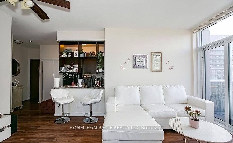 #ph20 - 181 Village Green Square Property Photo 14