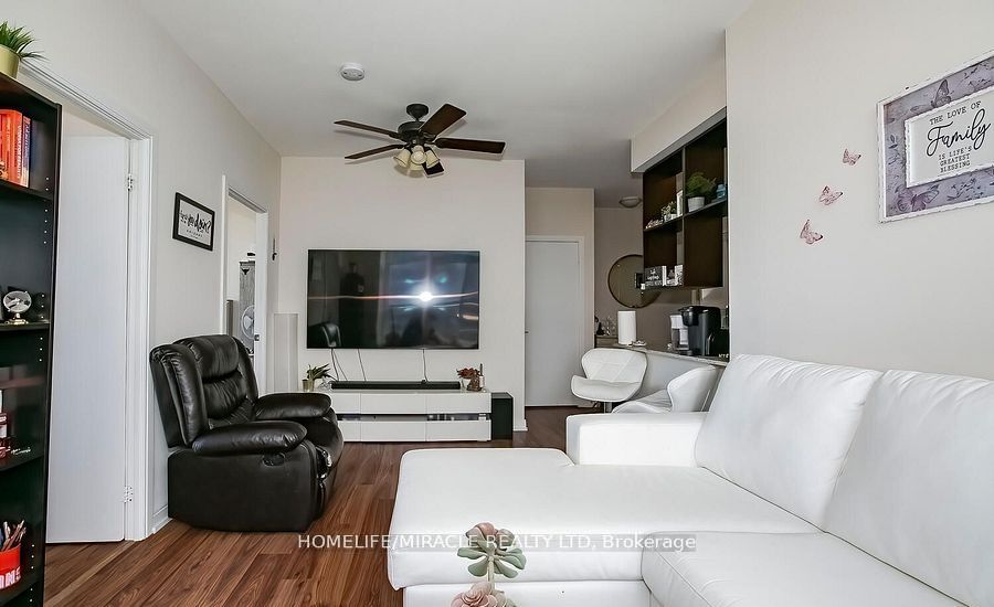 #ph20 - 181 Village Green Square Property Photo 15