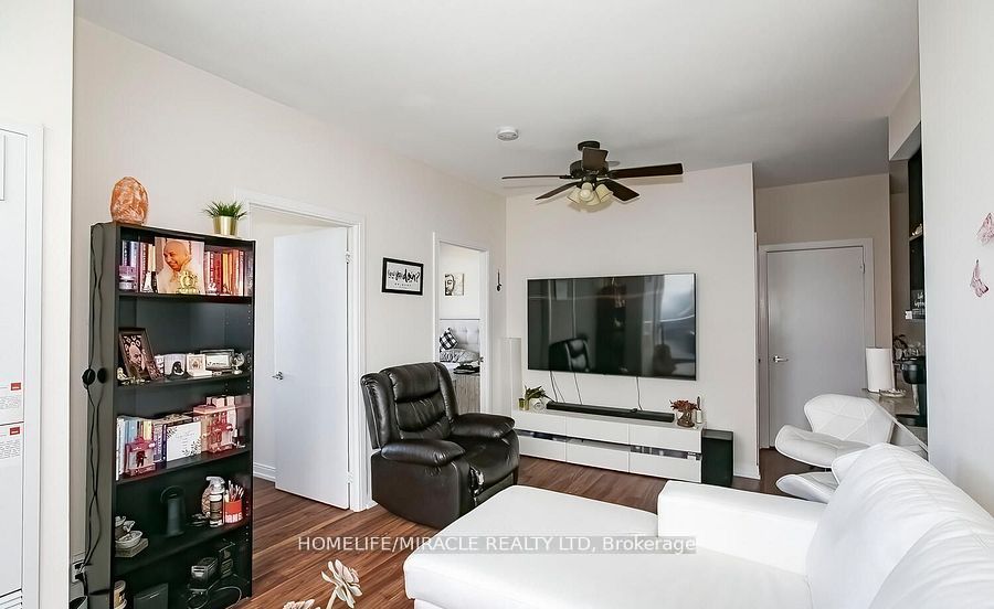 #ph20 - 181 Village Green Square Property Photo 16
