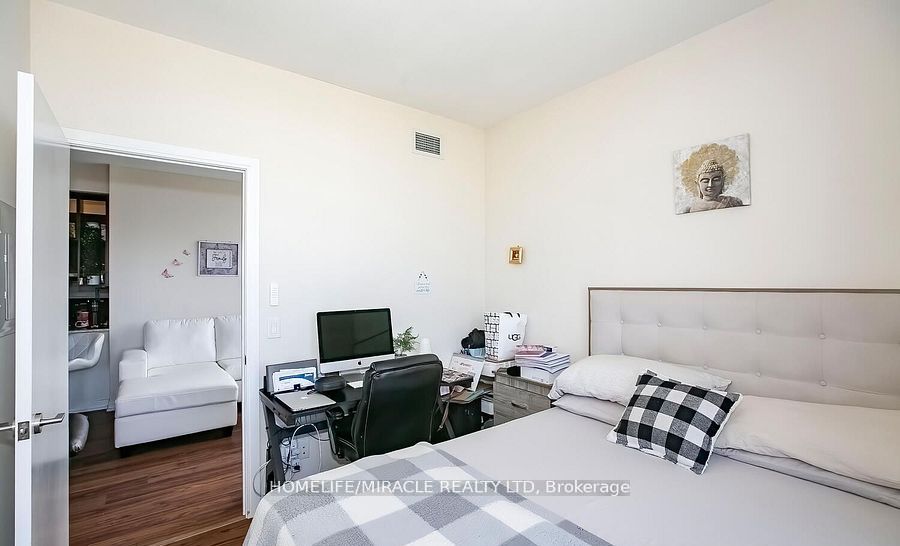 #ph20 - 181 Village Green Square Property Photo 18