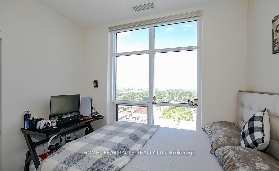 #ph20 - 181 Village Green Square Property Photo 20