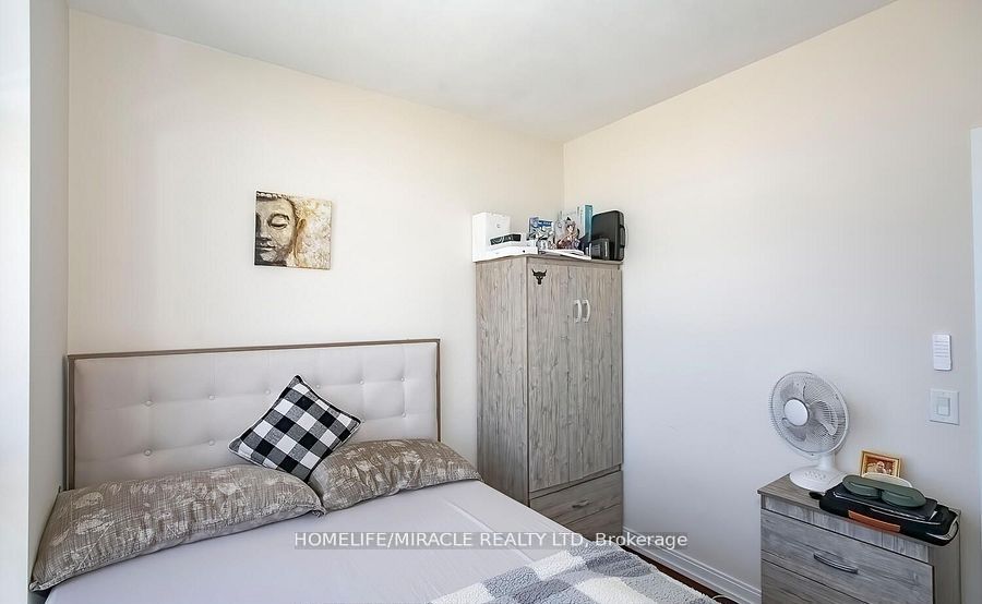 #ph20 - 181 Village Green Square Property Photo 21