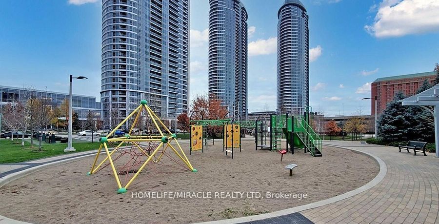 #ph20 - 181 Village Green Square Property Photo 28