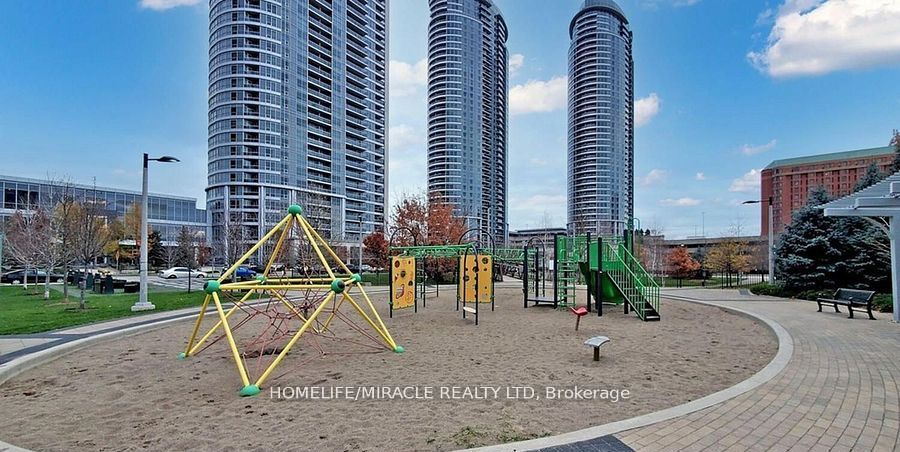 #ph20 - 181 Village Green Square Property Photo 29
