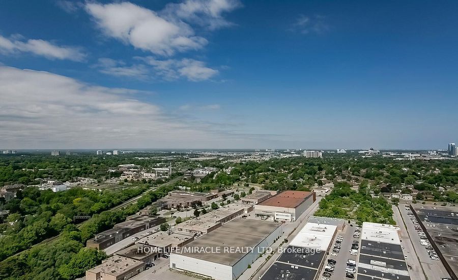 #ph20 - 181 Village Green Square Property Photo 30