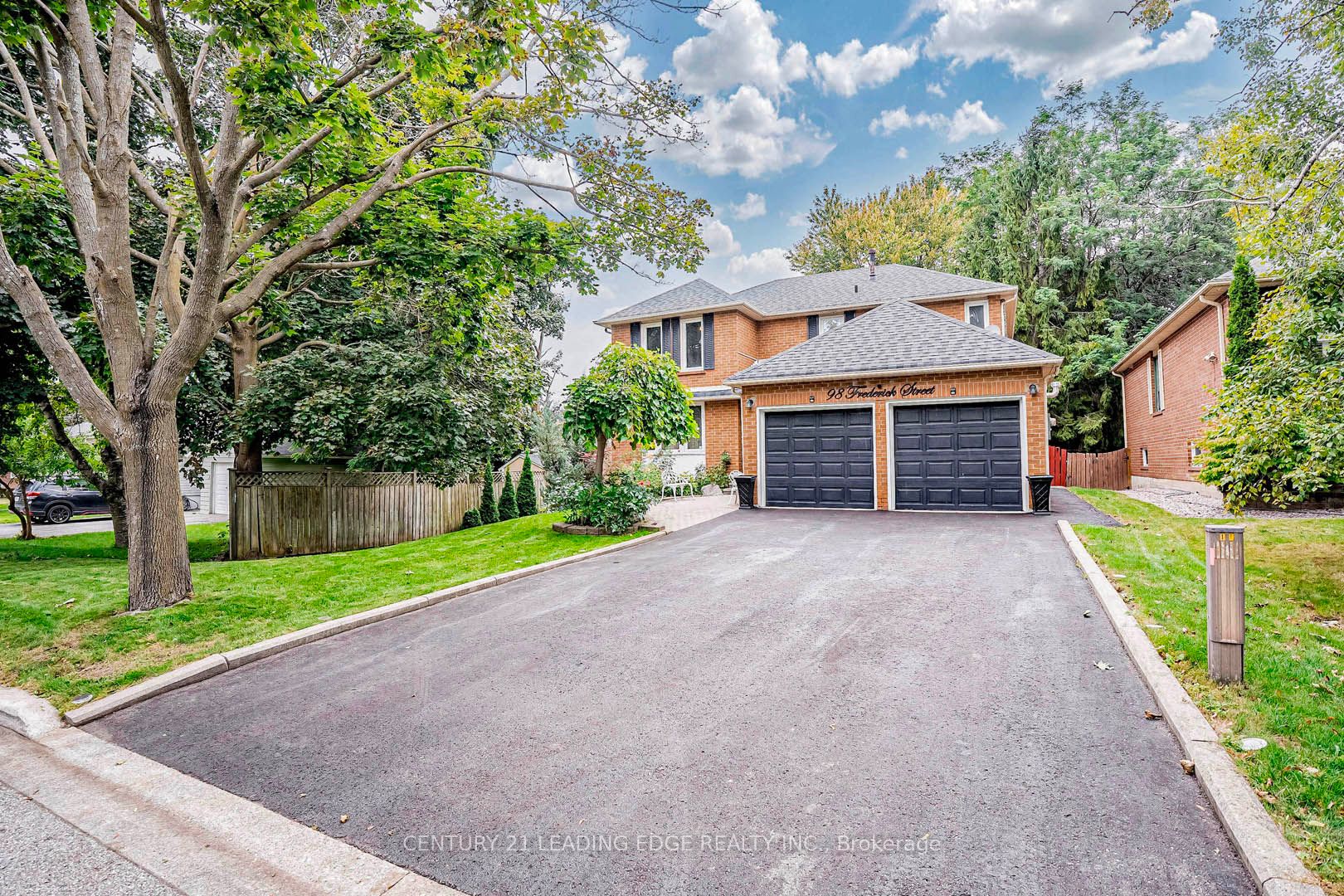 98 Frederick St Property Photo 2