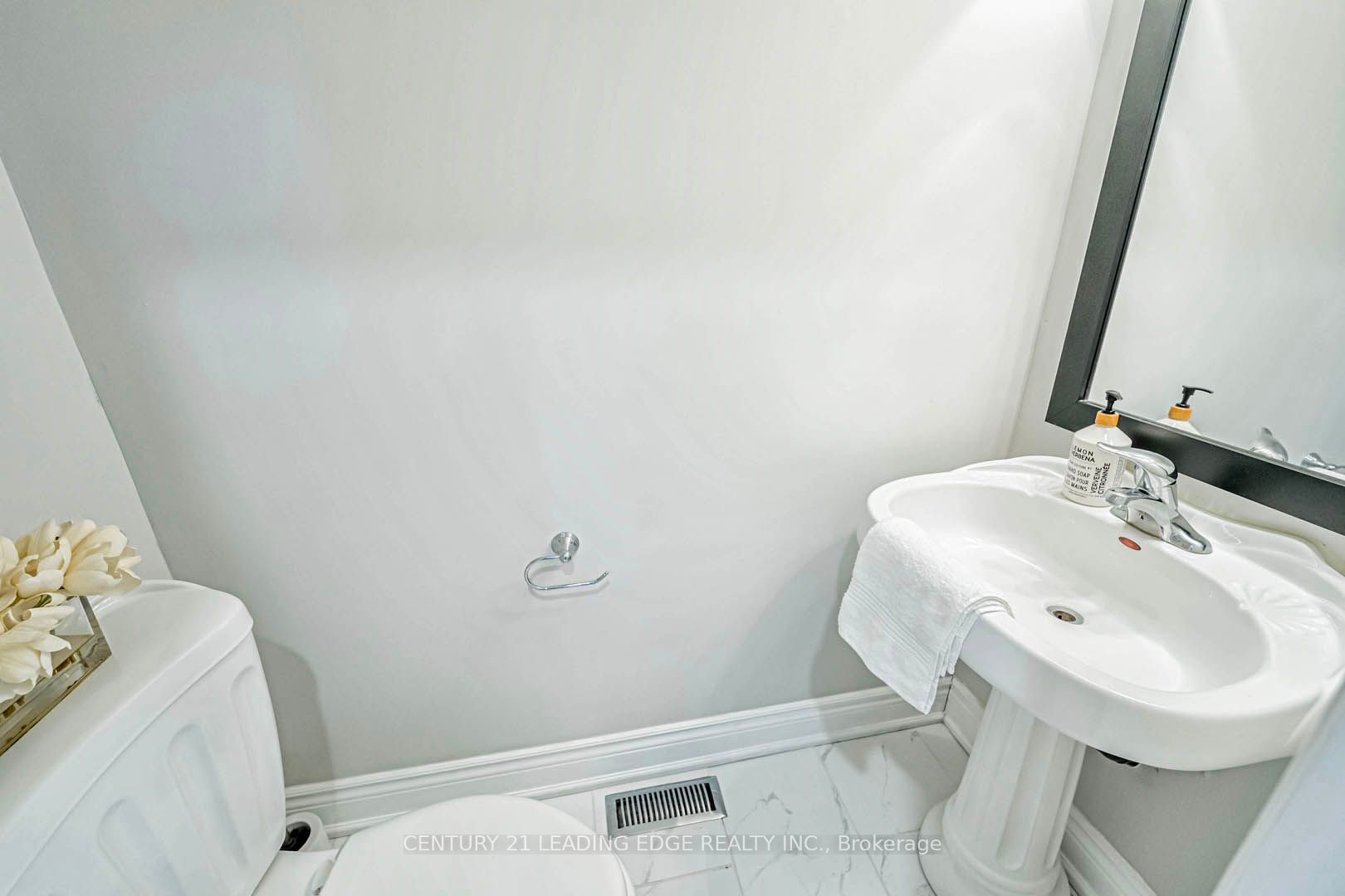 98 Frederick St Property Photo 25