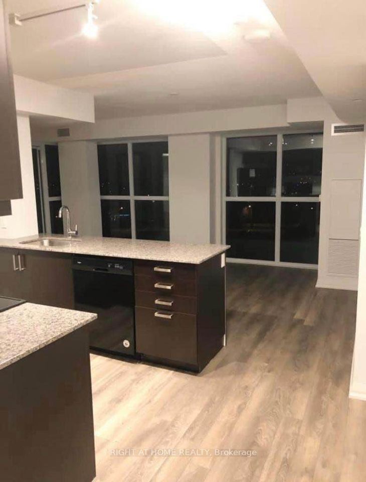 #718 - 30 Meadowglen Place Property Photo 4