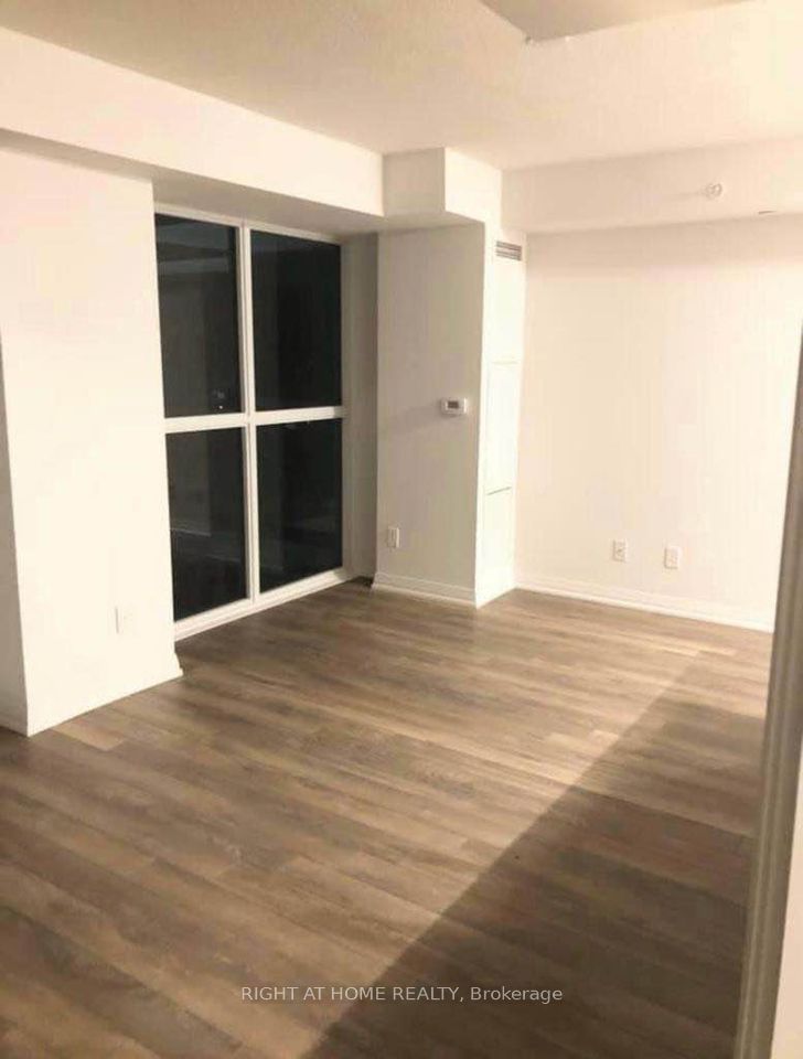 #718 - 30 Meadowglen Place Property Photo 6