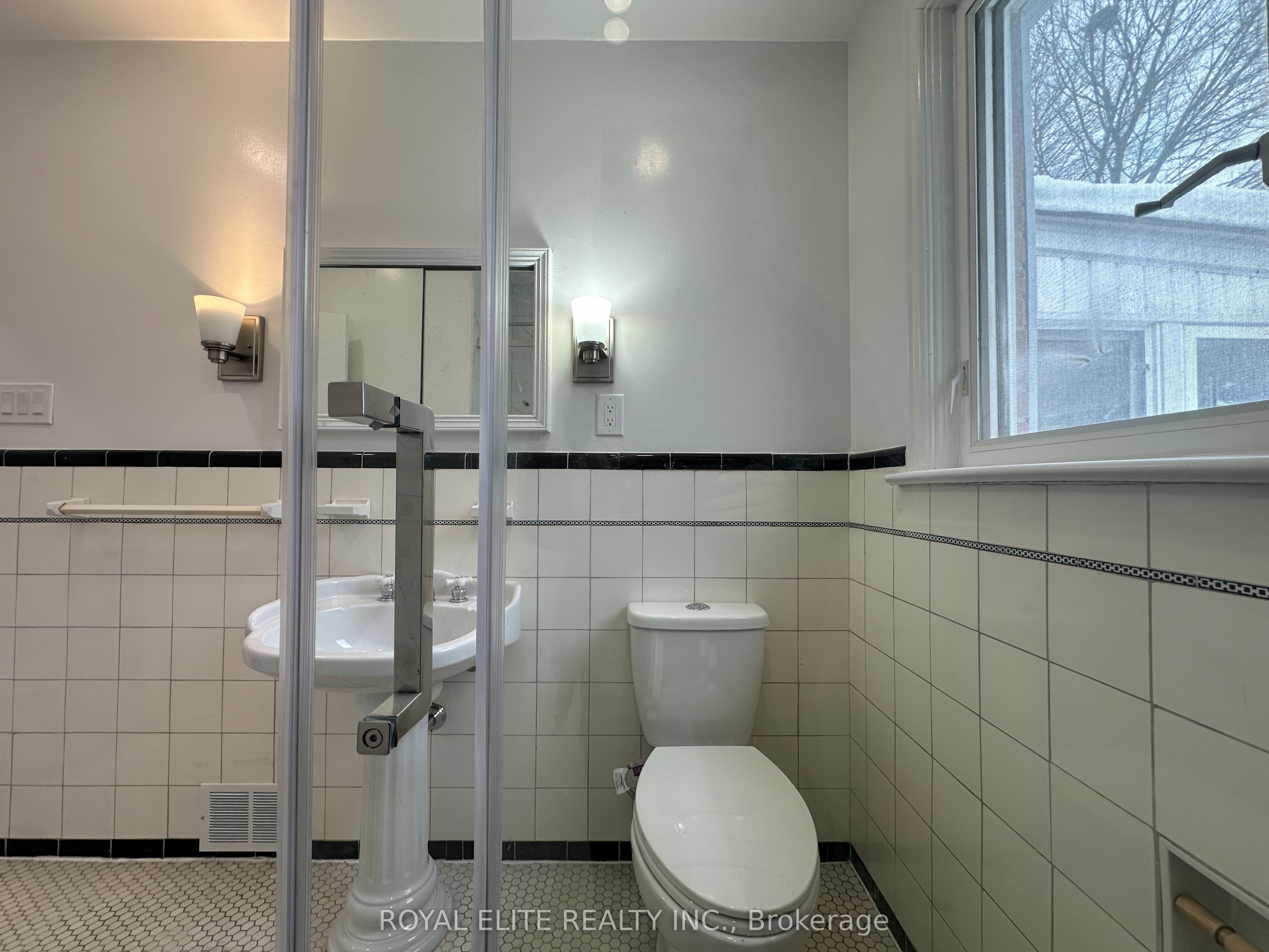 #main - 19 Montgomery Avenue Property Photo 26