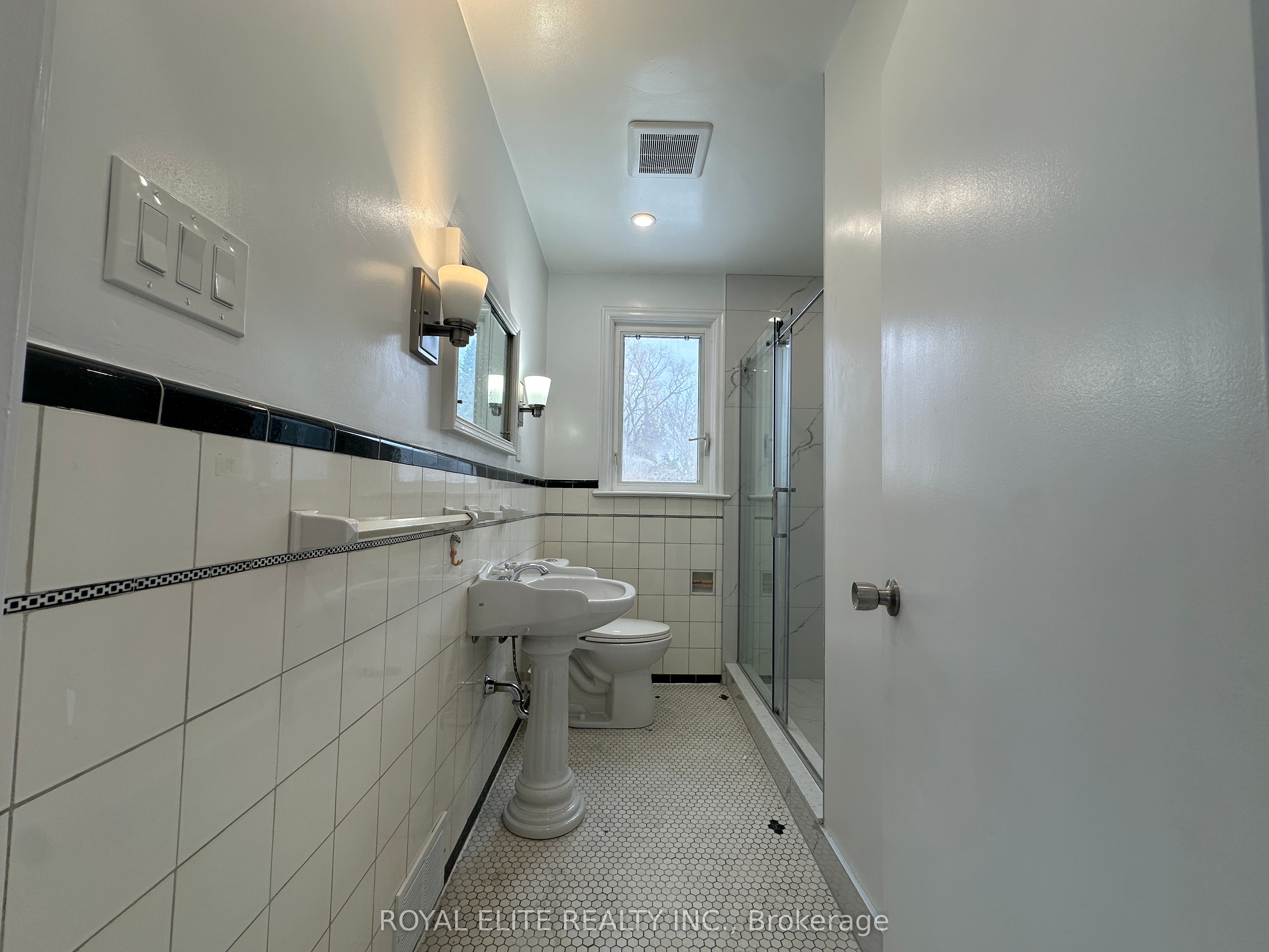 #main - 19 Montgomery Avenue Property Photo 28