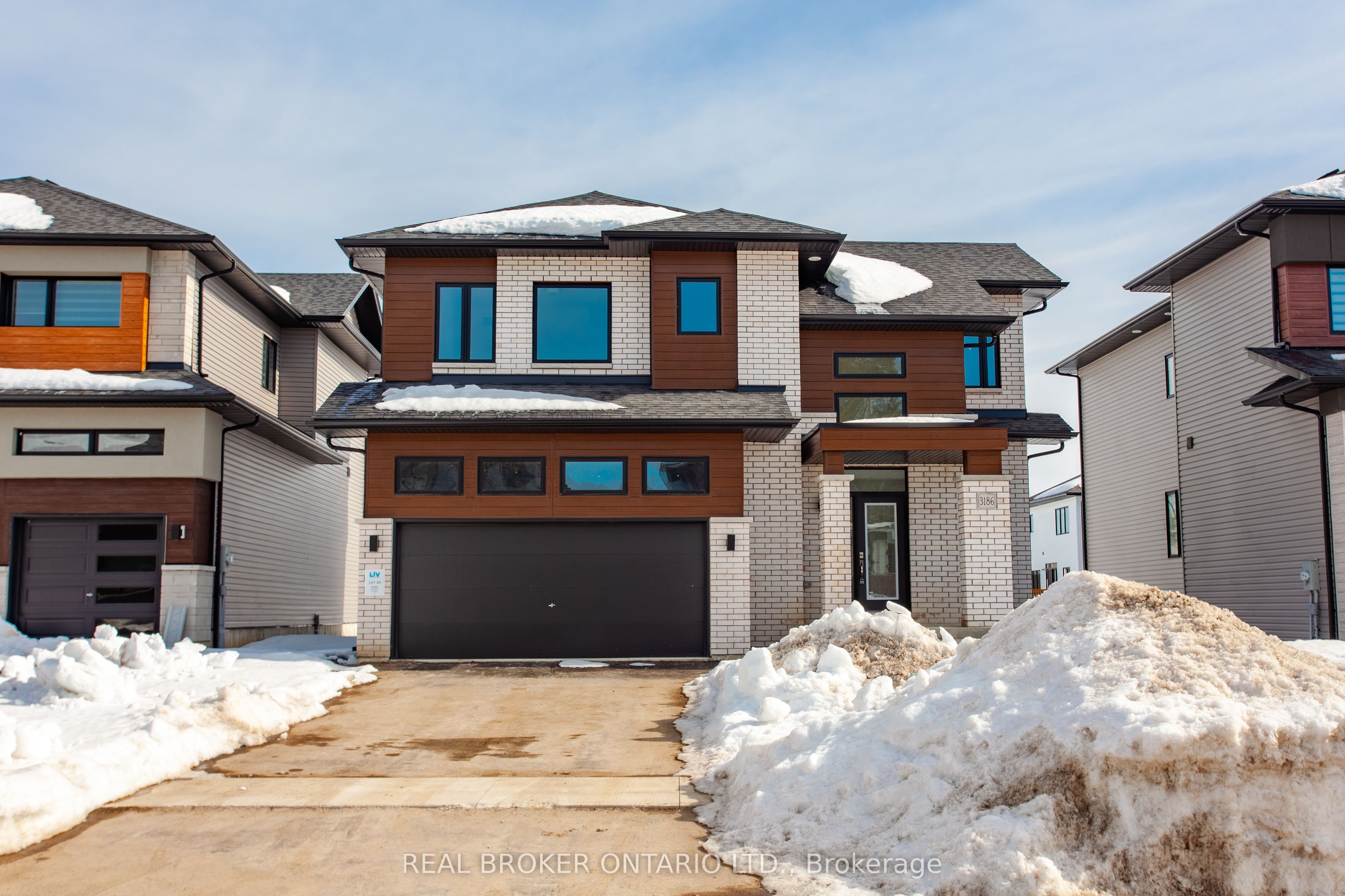 3186 Searidge Street Property Photo