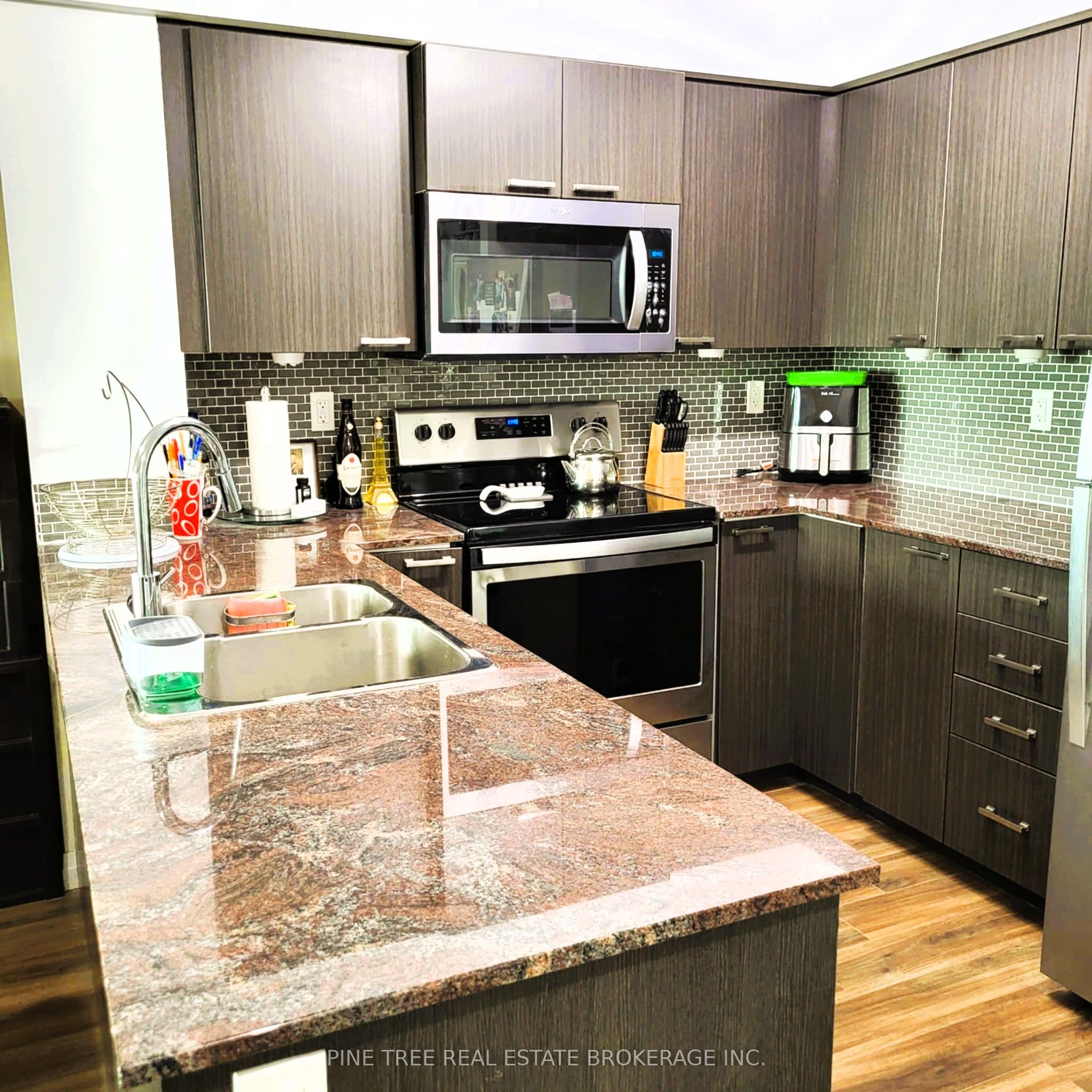 #701 - 2150 Lawrence Avenue Property Photo 5