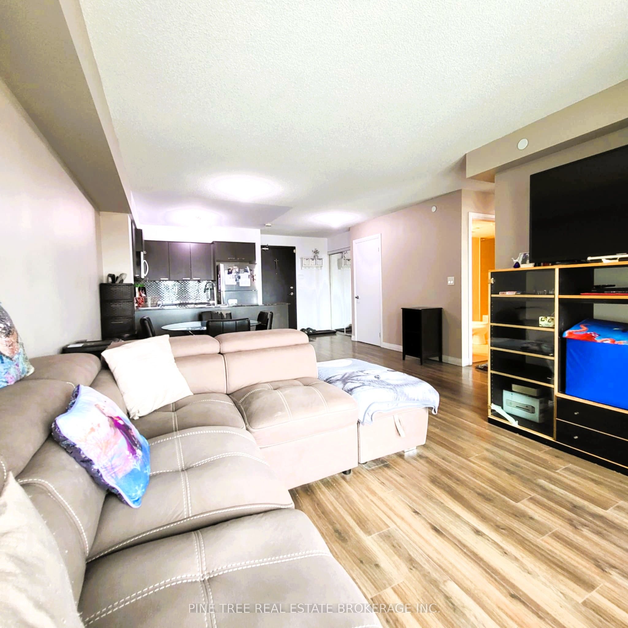 #701 - 2150 Lawrence Avenue Property Photo 8
