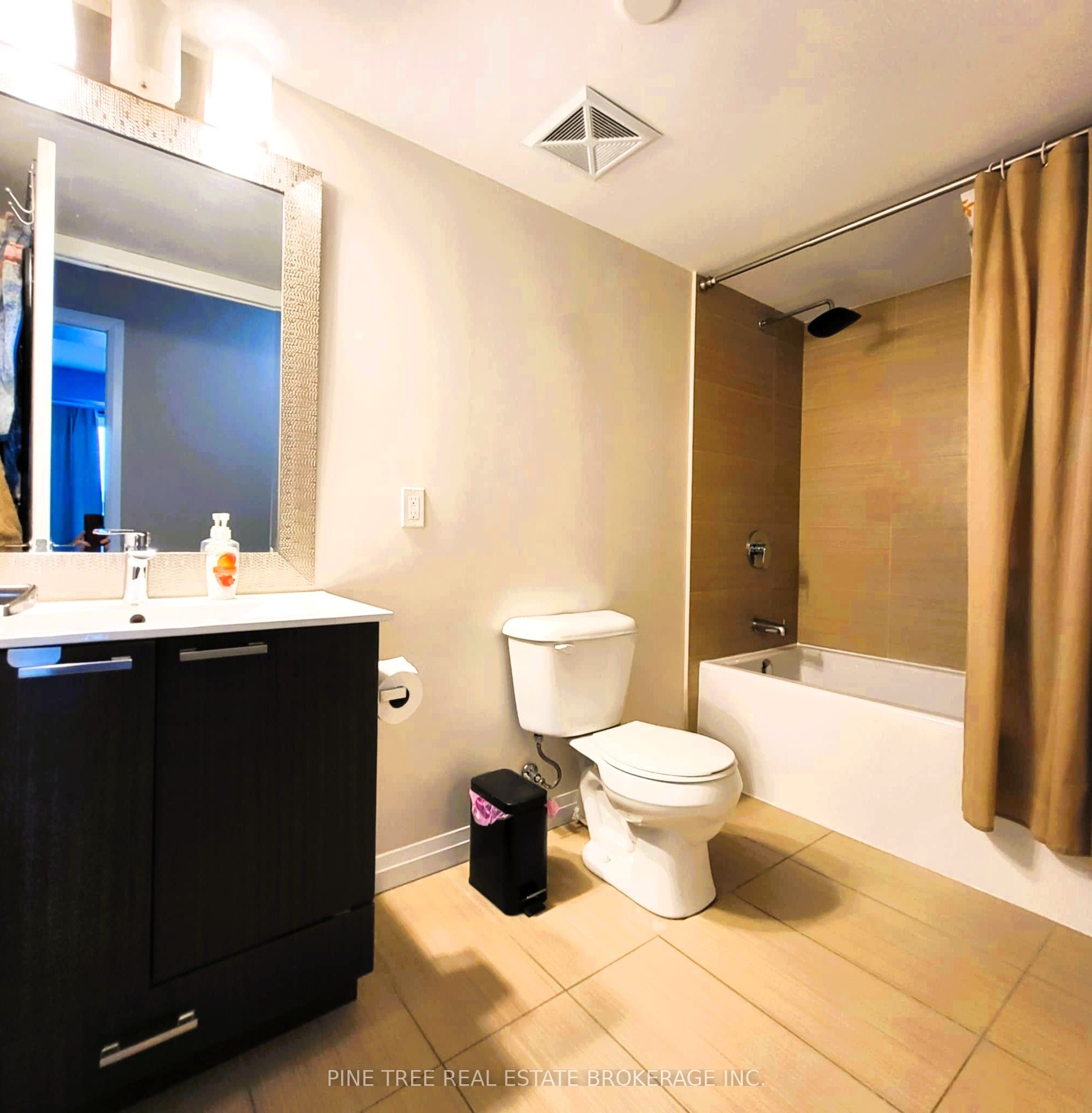 #701 - 2150 Lawrence Avenue Property Photo 11
