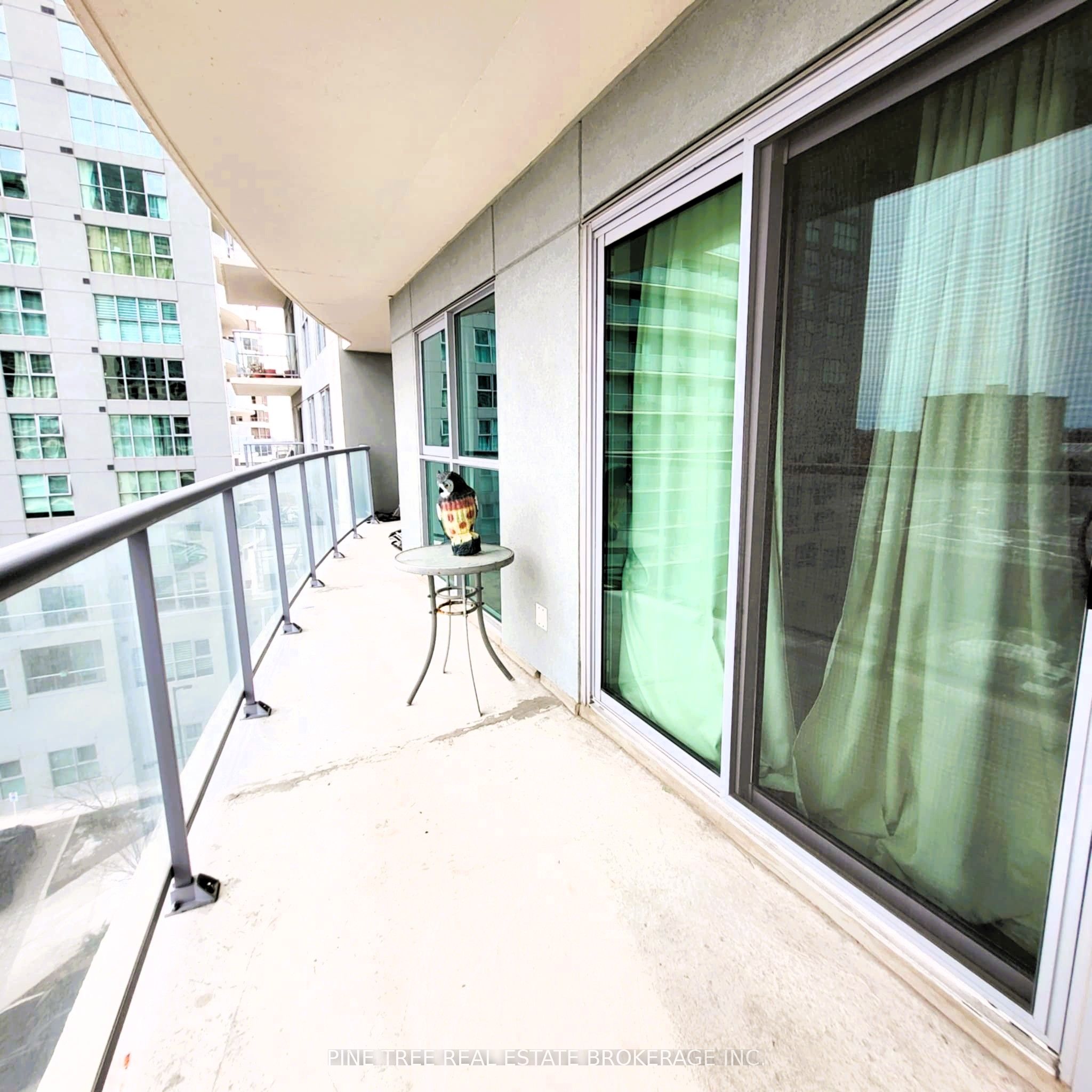 #701 - 2150 Lawrence Avenue Property Photo 18