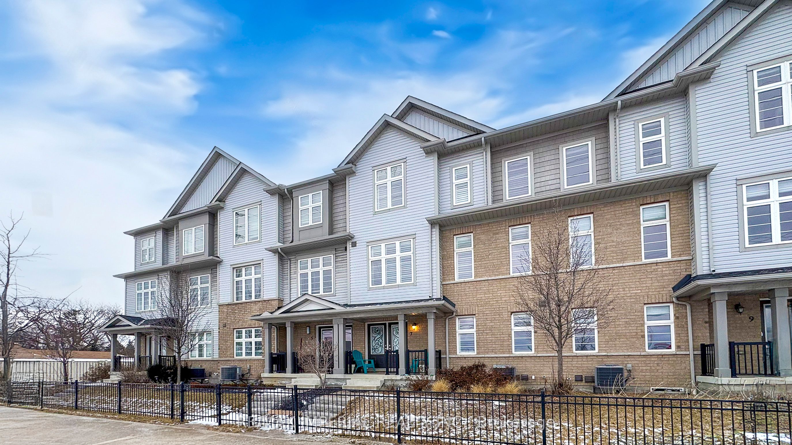 7 Cornerside Way Property Photo