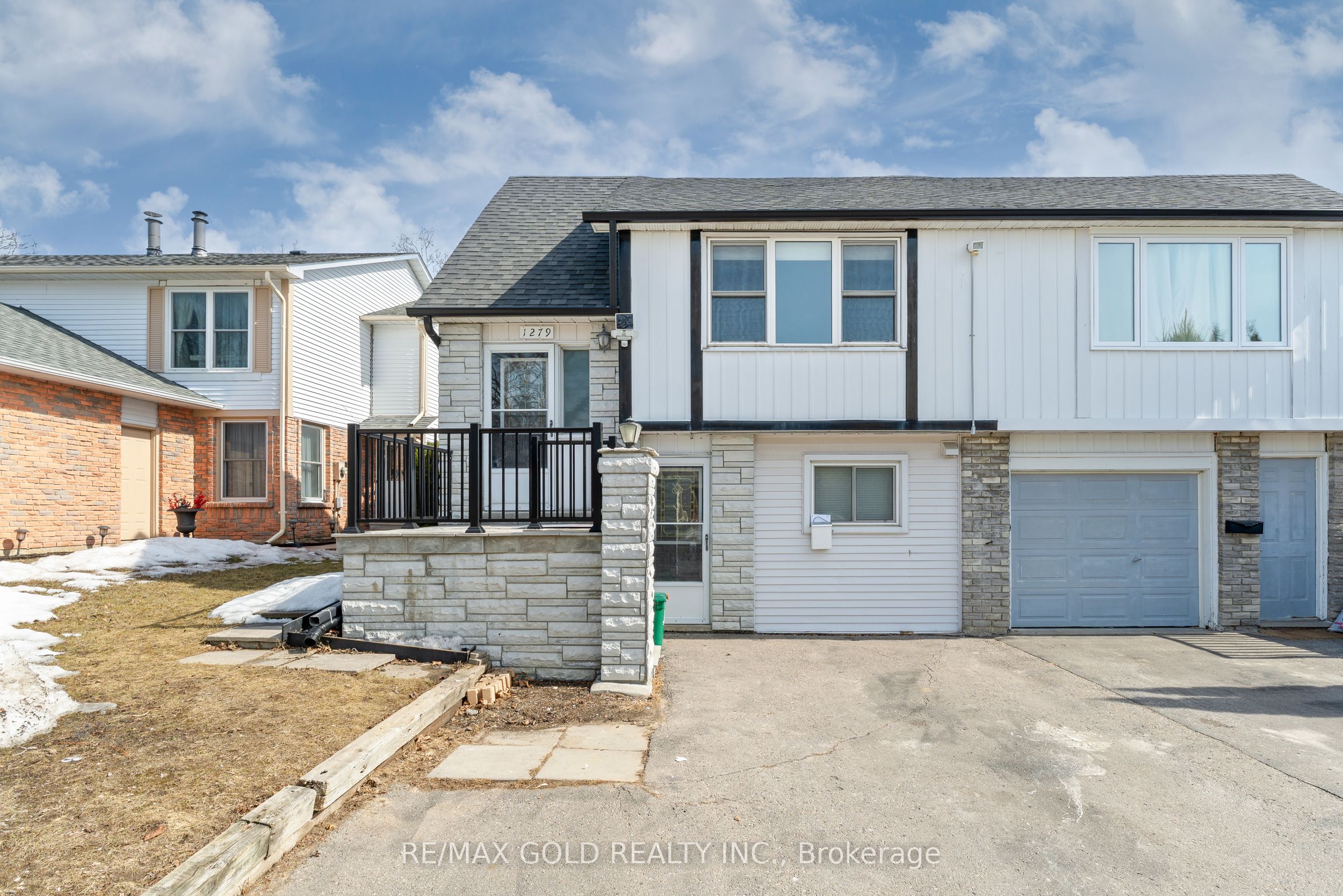 1279 Northmount St Property Photo