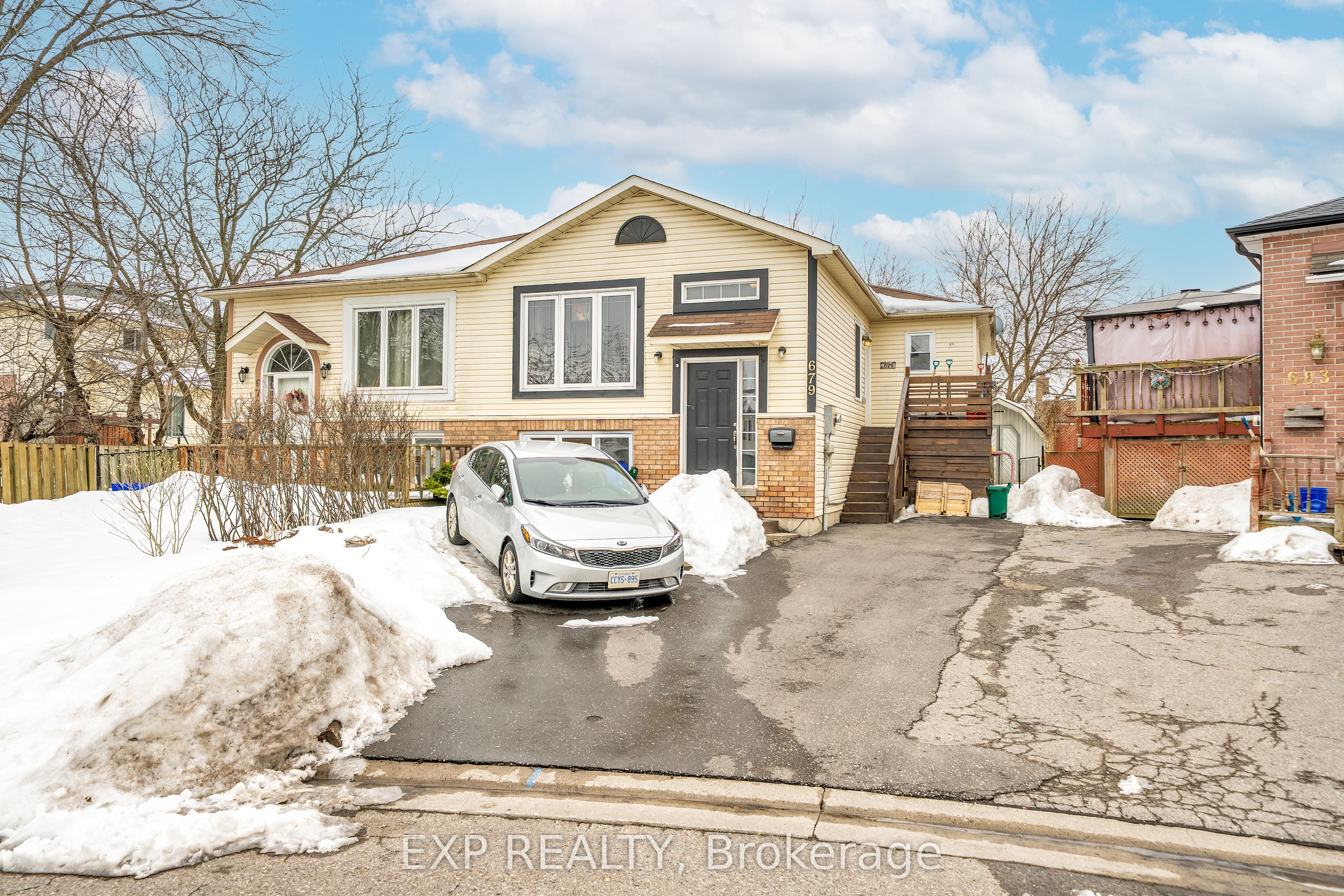 679 Frobisher Ct Property Photo