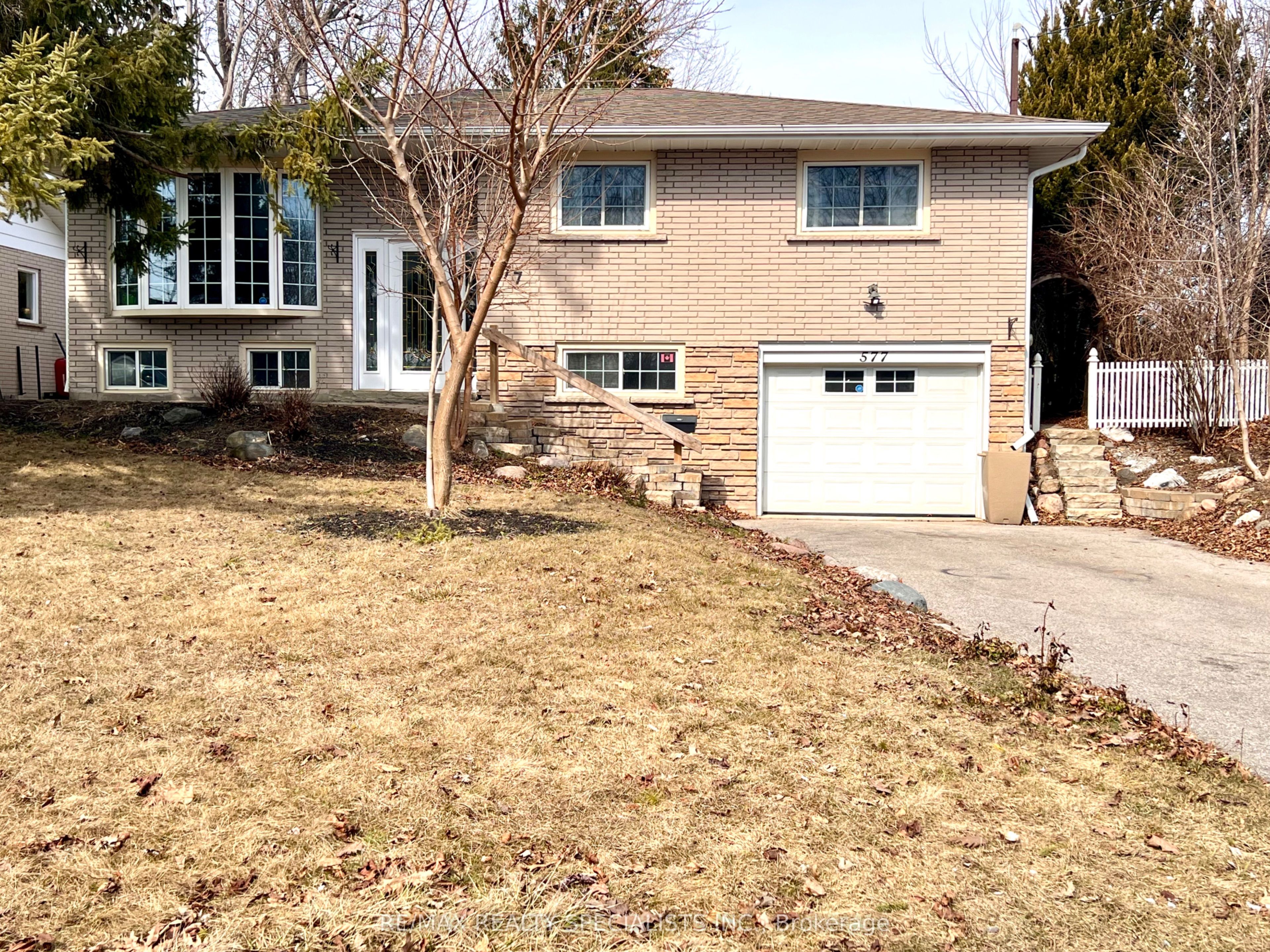 577 Oshawa Blvd N Property Photo