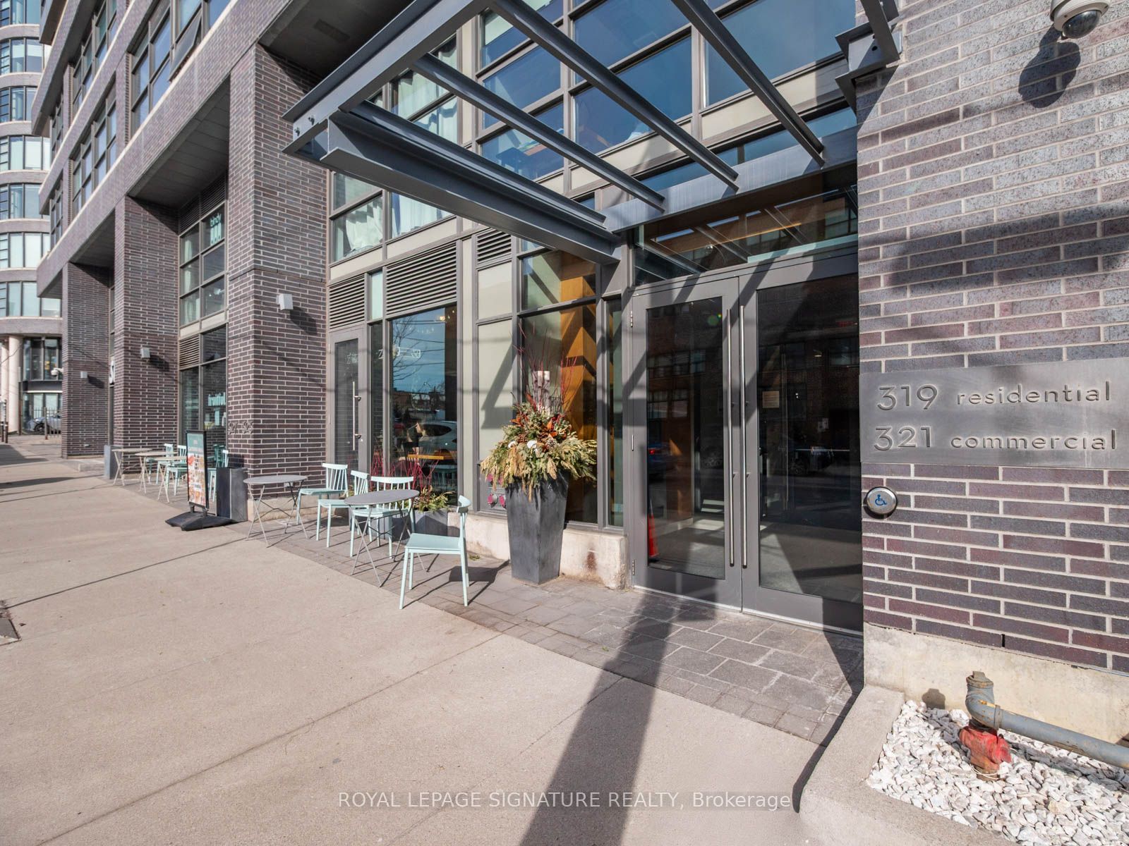 #106 - 321 Carlaw Avenue Property Photo 5