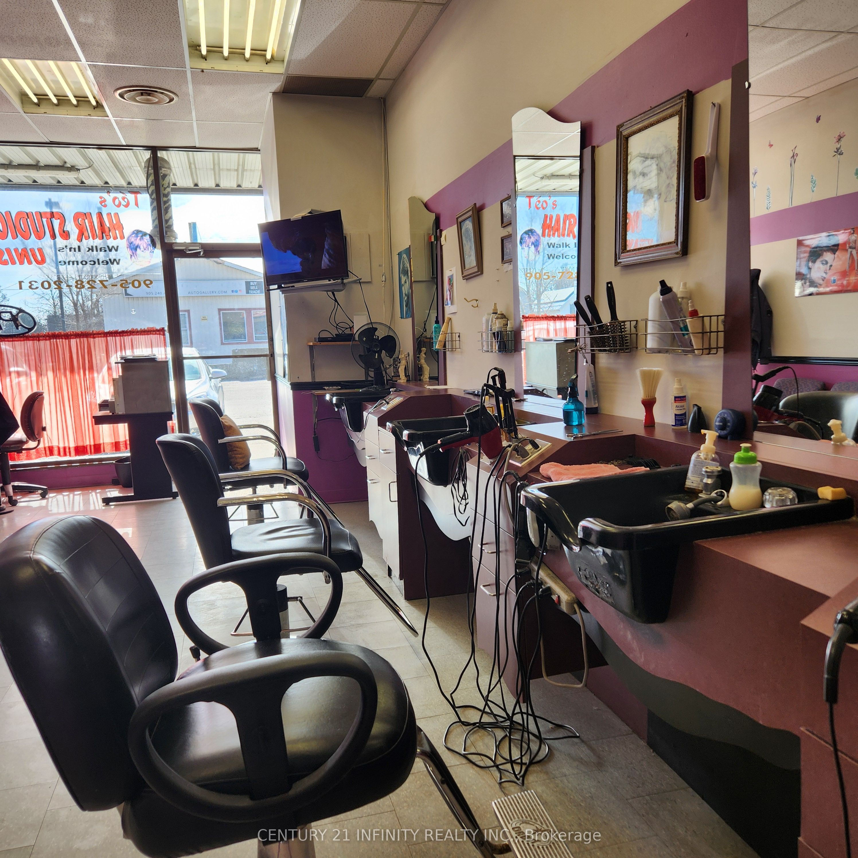 #4 - 433 Simcoe Street Property Photo 4