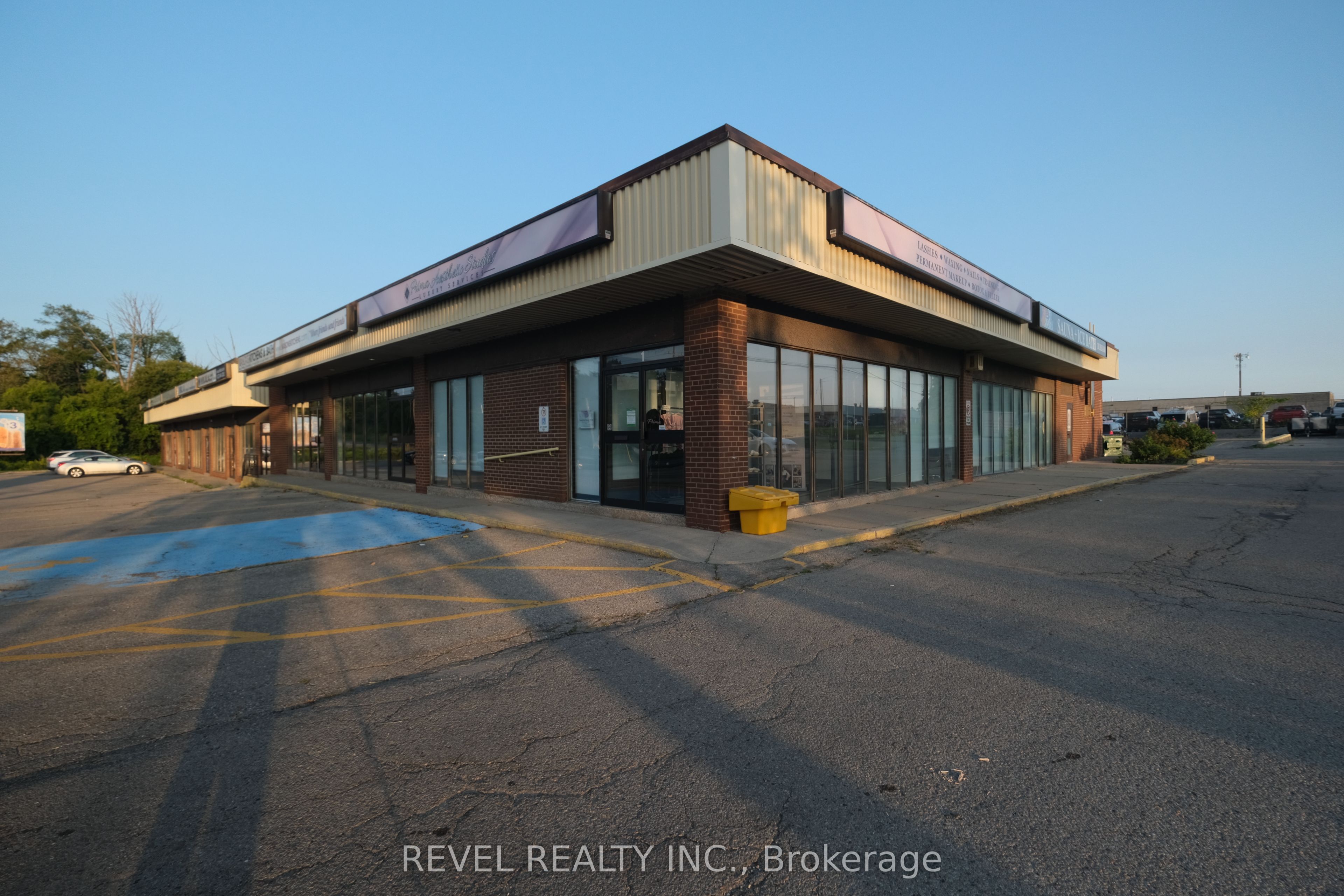 350 Wentworth Street E 1b Property Photo 1