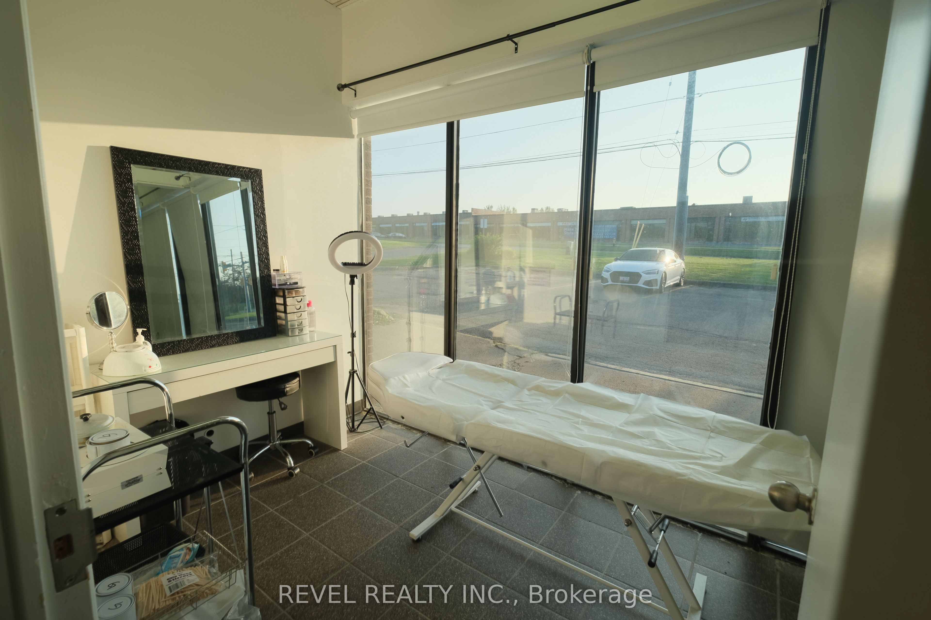 350 Wentworth Street E 1b Property Photo 6