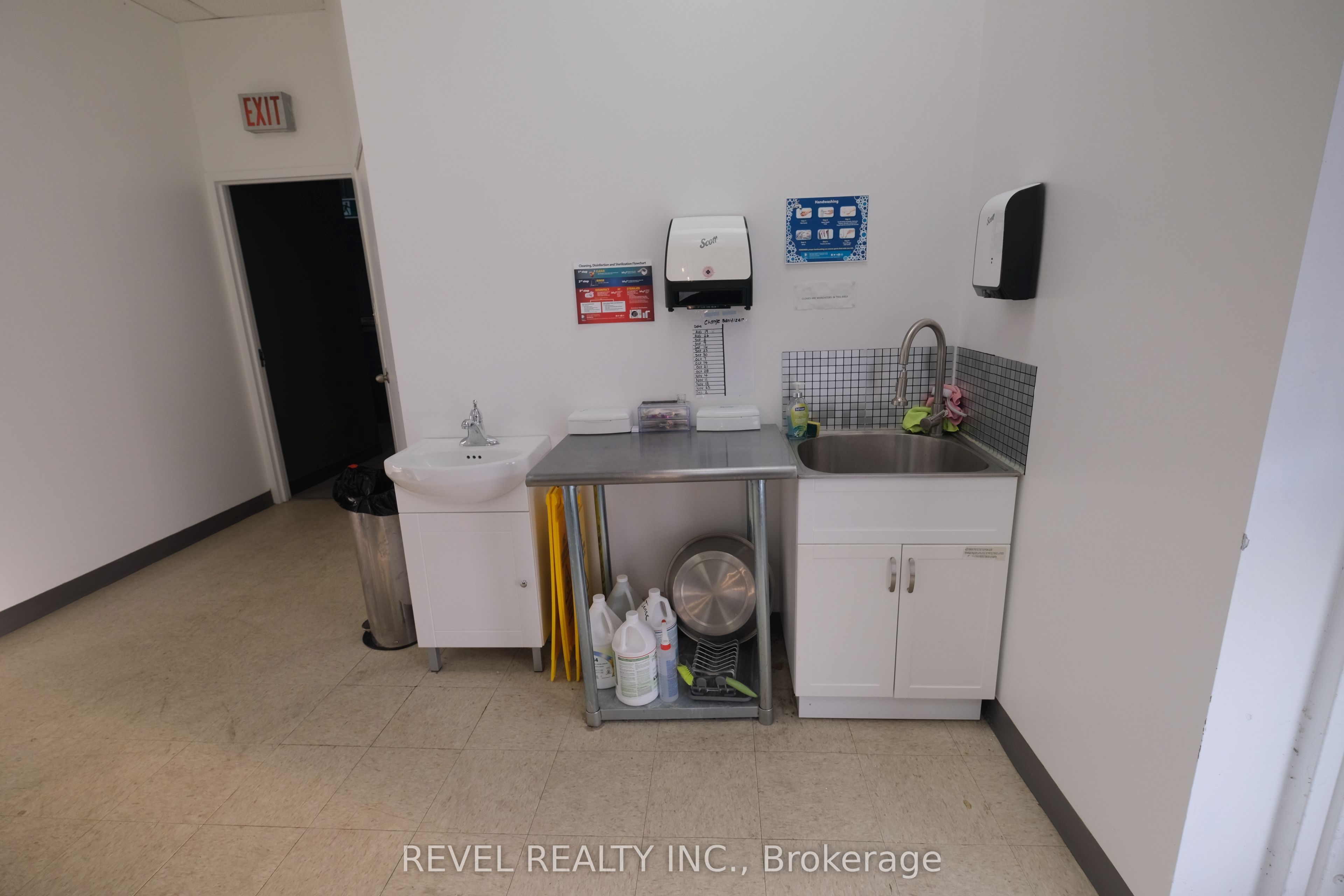 350 Wentworth Street E 1b Property Photo 7