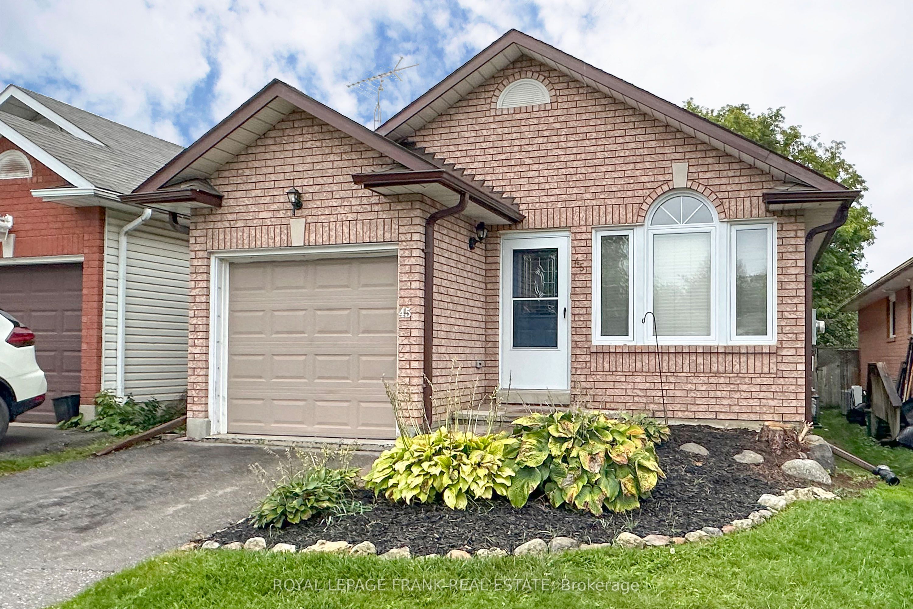 45 Mcfeeters Cres Property Photo