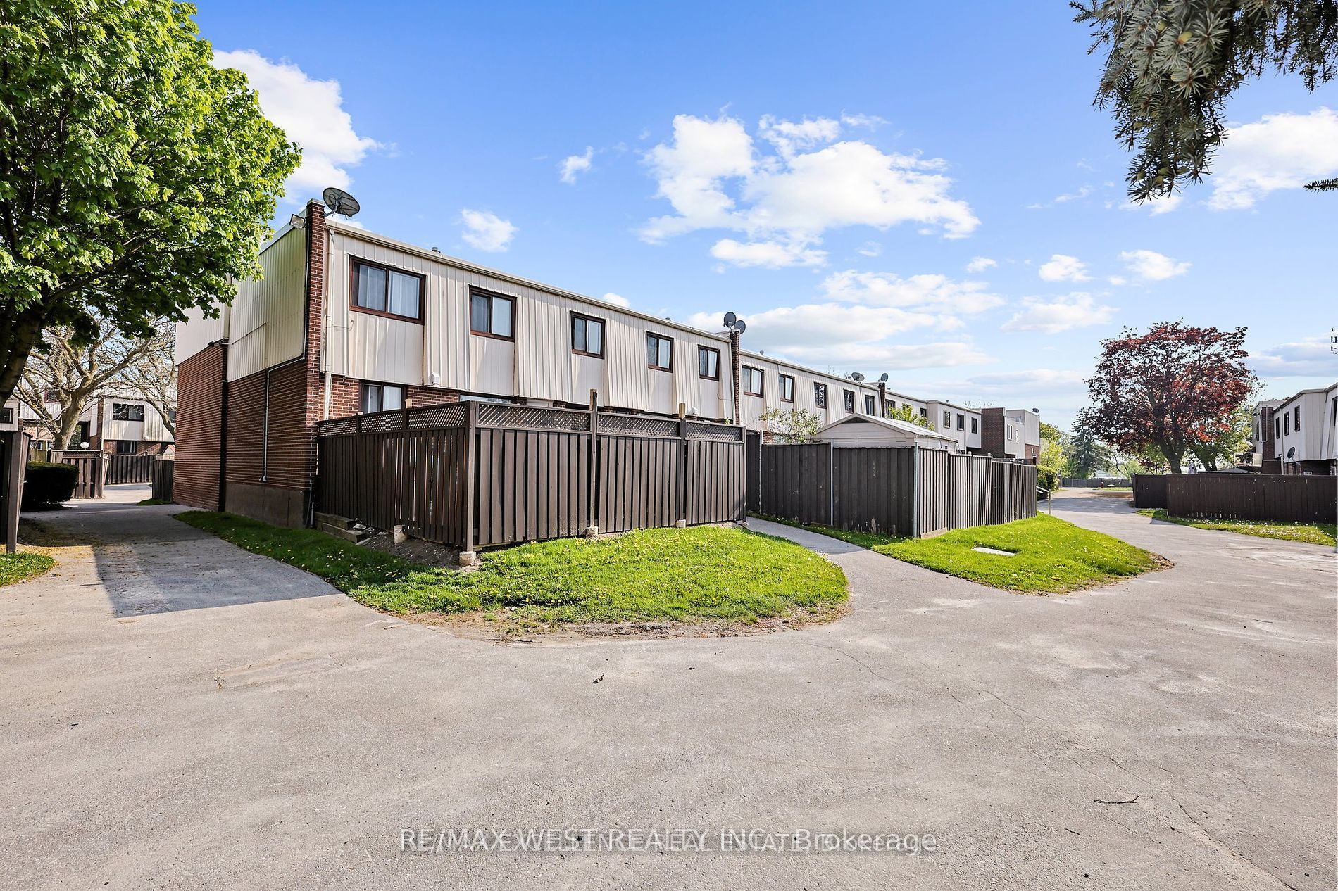 #73 - 1100 Oxford Street Property Photo 1